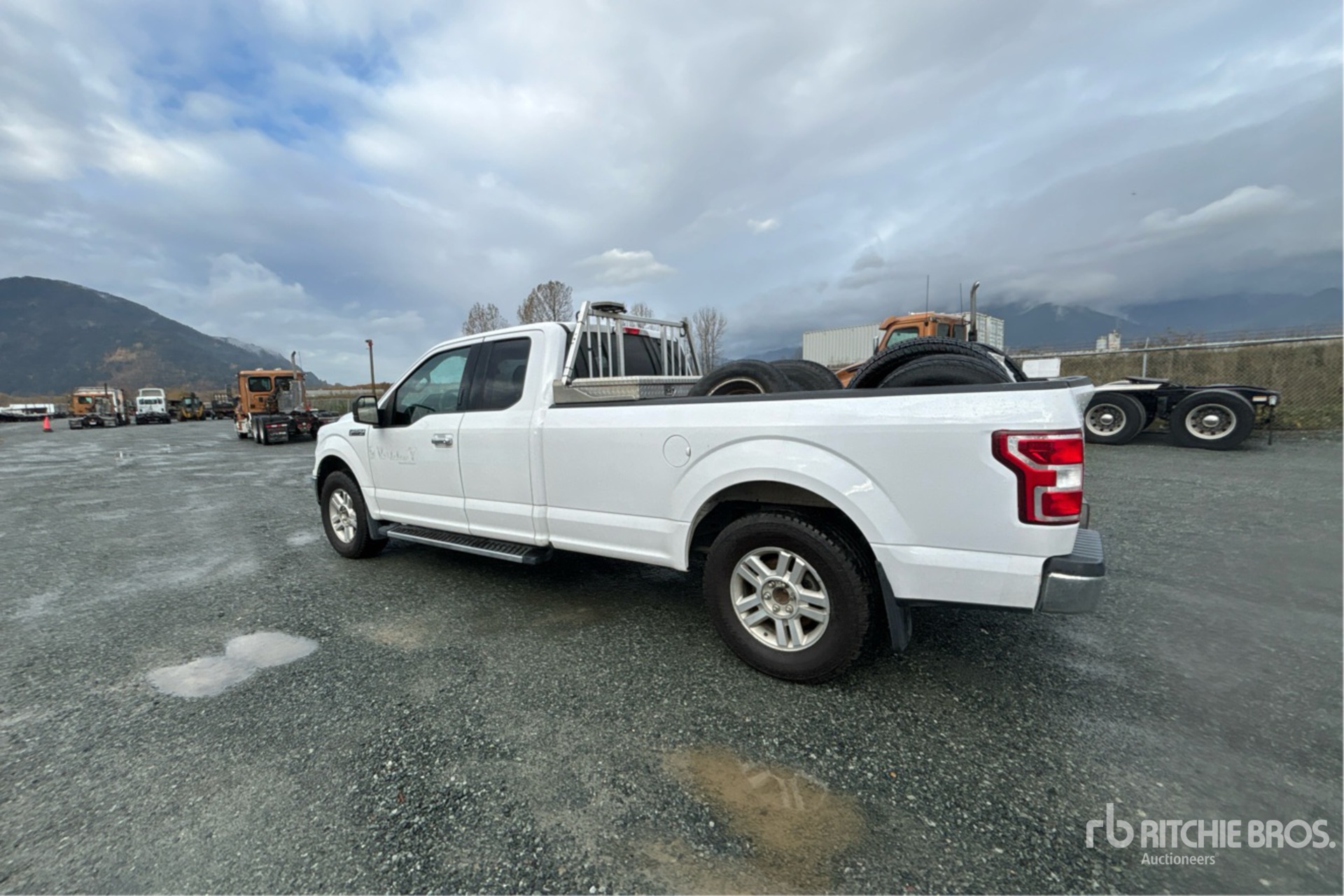 General Appearance with Bild, Ecke hinten links