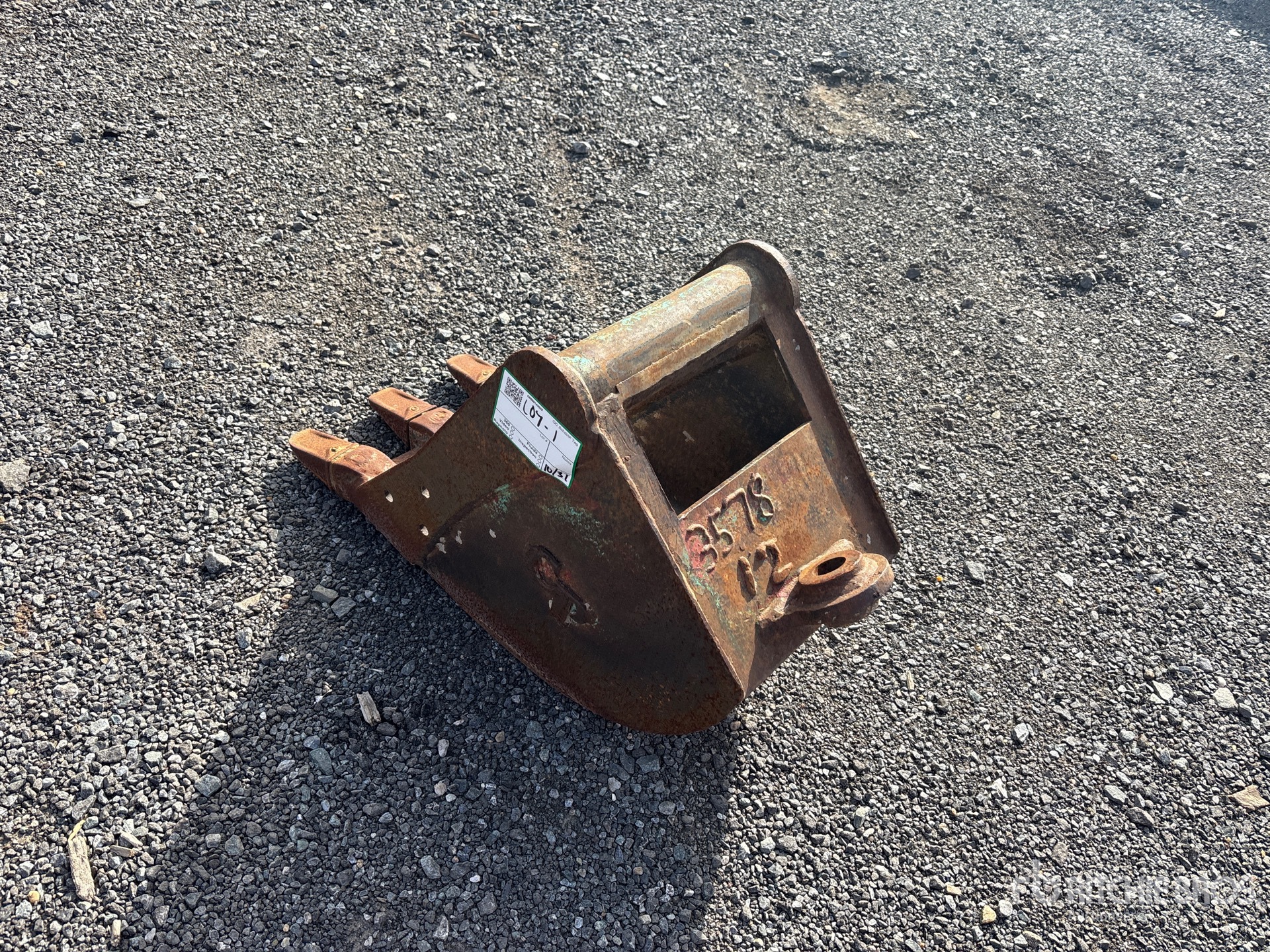 General Appearance with Picture, Left Rear Corner