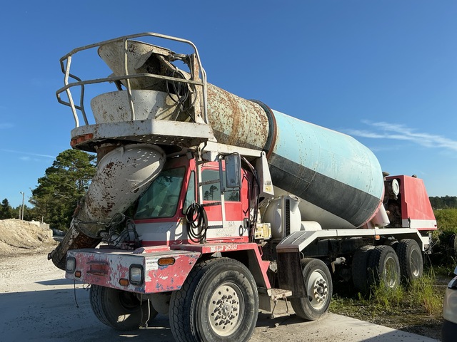 2005 Oshkosh 8x6 Front Discharge Mixer Truck (Inoperable)