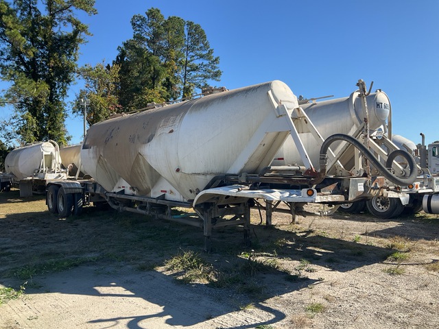 1982 Fruehauf T/A Pneumatic Bulk Trailer 1982 Fruehauf T/A Pneumatic Bulk Trailer