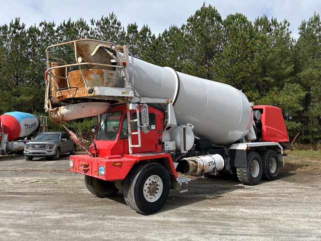 2007 Oshkosh S-2346 6x6 Front Discharge Mixer Truck 2007 Oshkosh S-2346 6x6 Front Discharge Mixer Truck