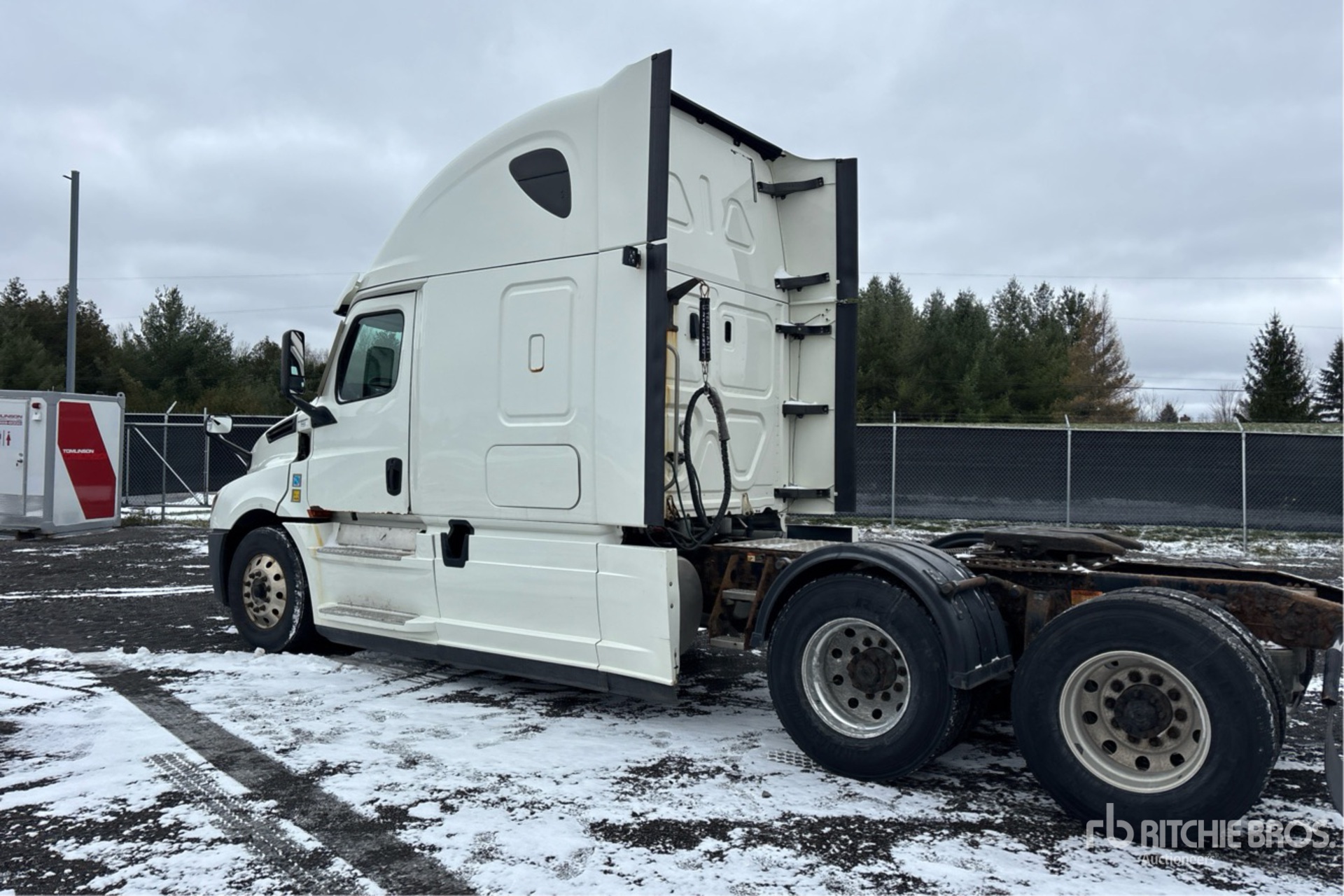 Aspect général with Image, coin arrière gauche