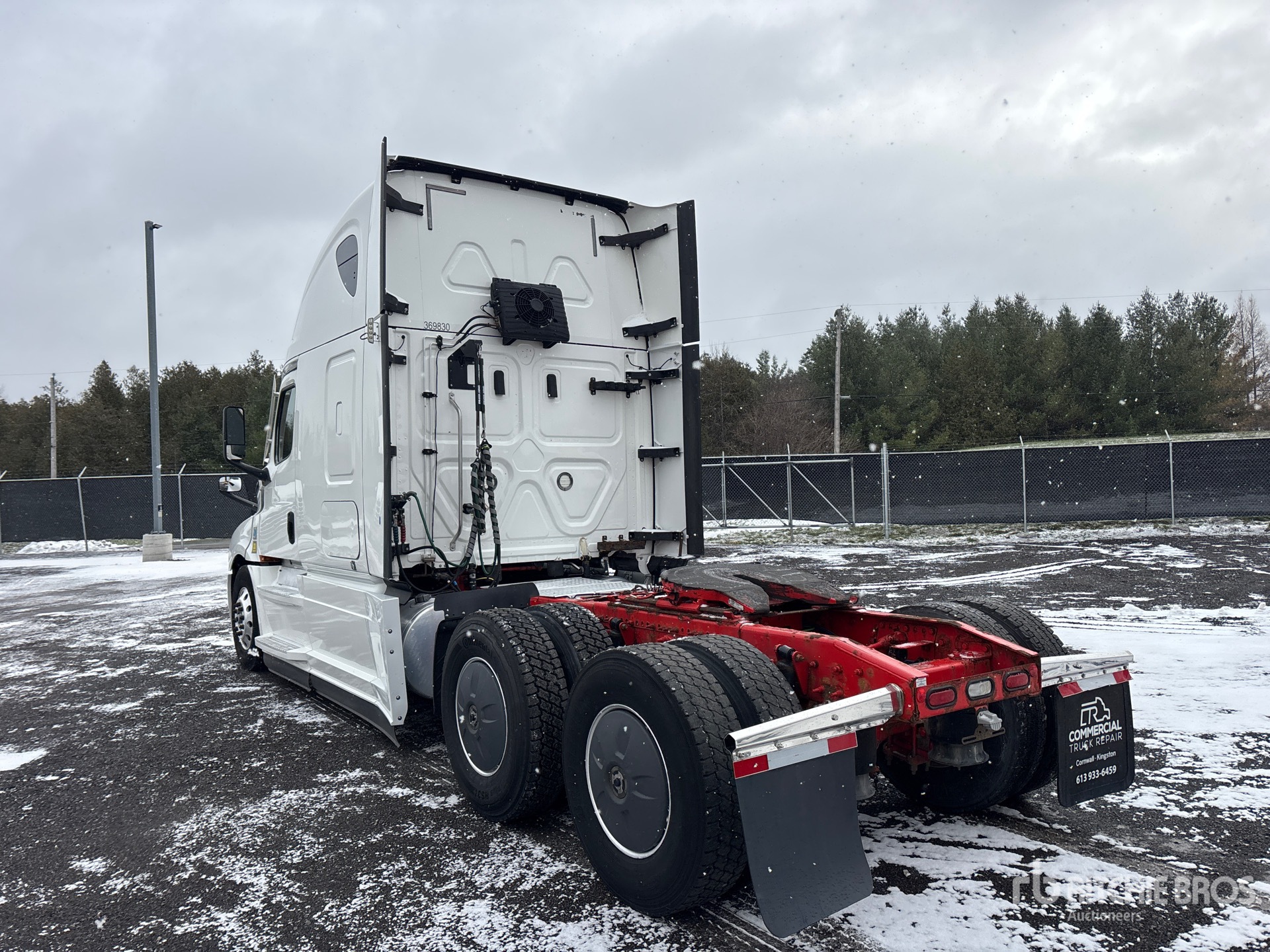 Aspect général with Image, coin arrière gauche