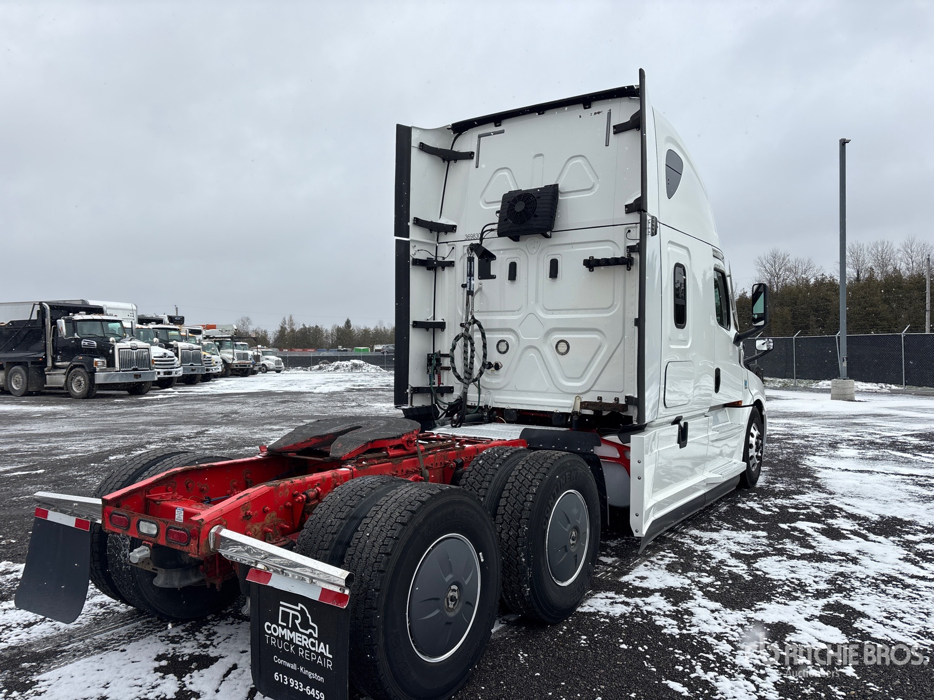 Aspect général with Image, coin arrière droit