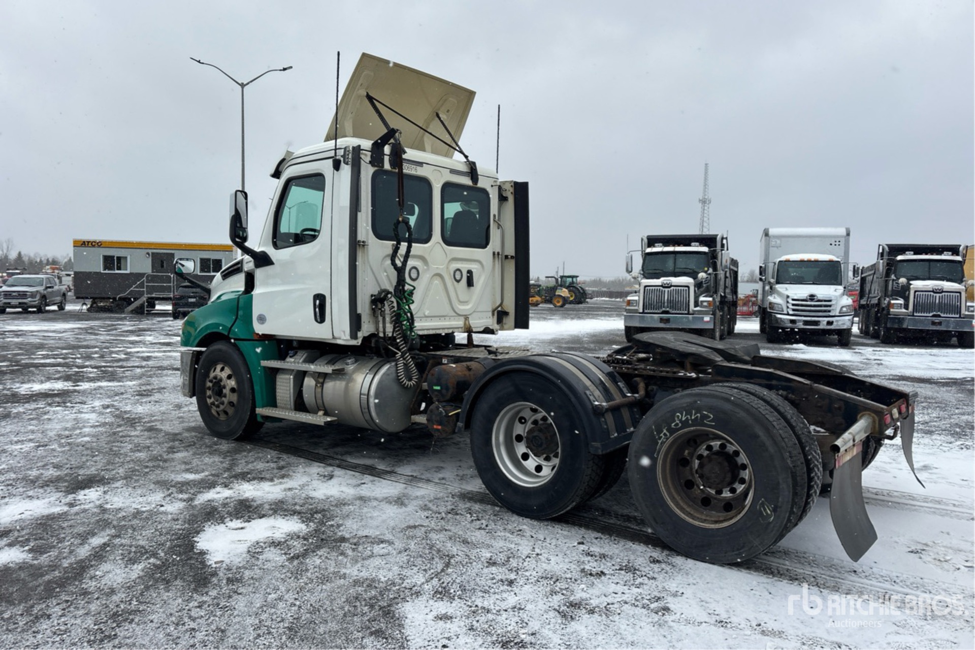 Aspect général with Image, coin arrière gauche