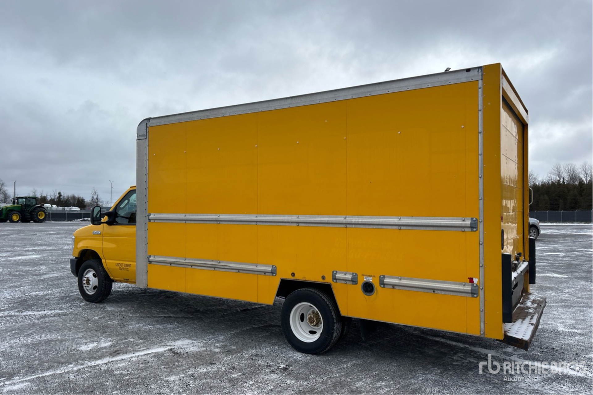 Aspect général with Image, coin arrière gauche