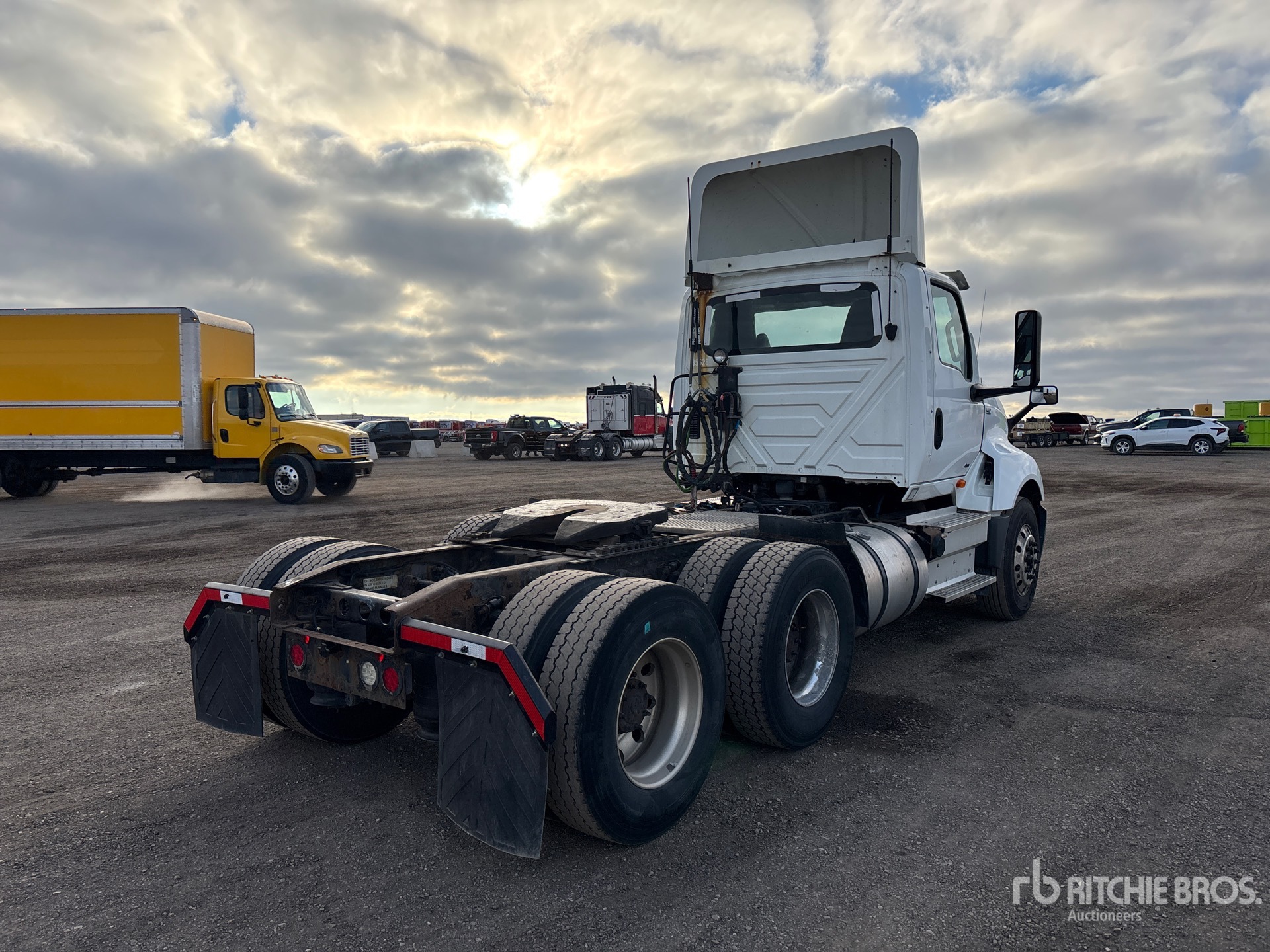 General Appearance with Bild, Ecke hinten rechts