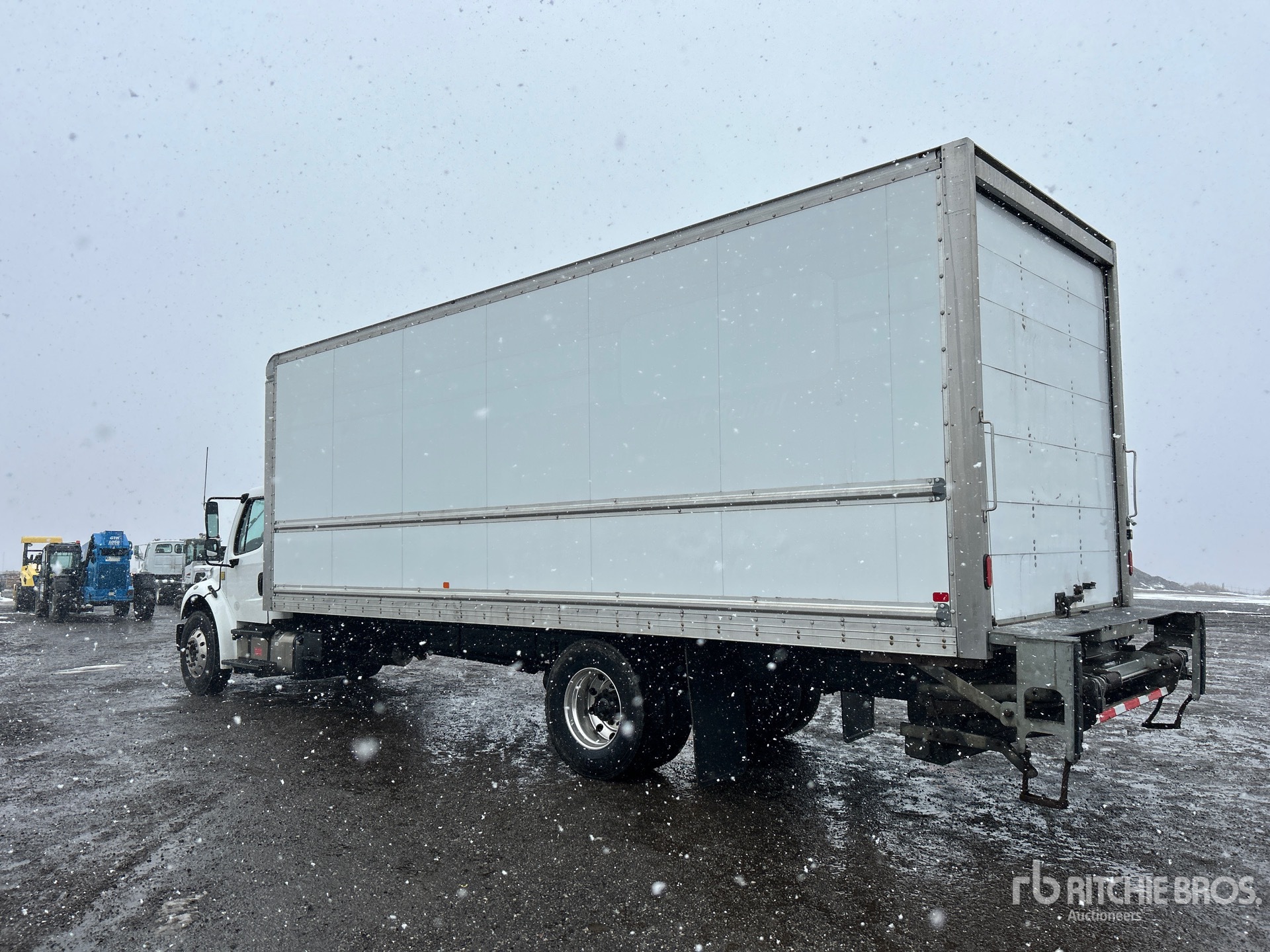 General Appearance with Foto, angolo posteriore sinistro