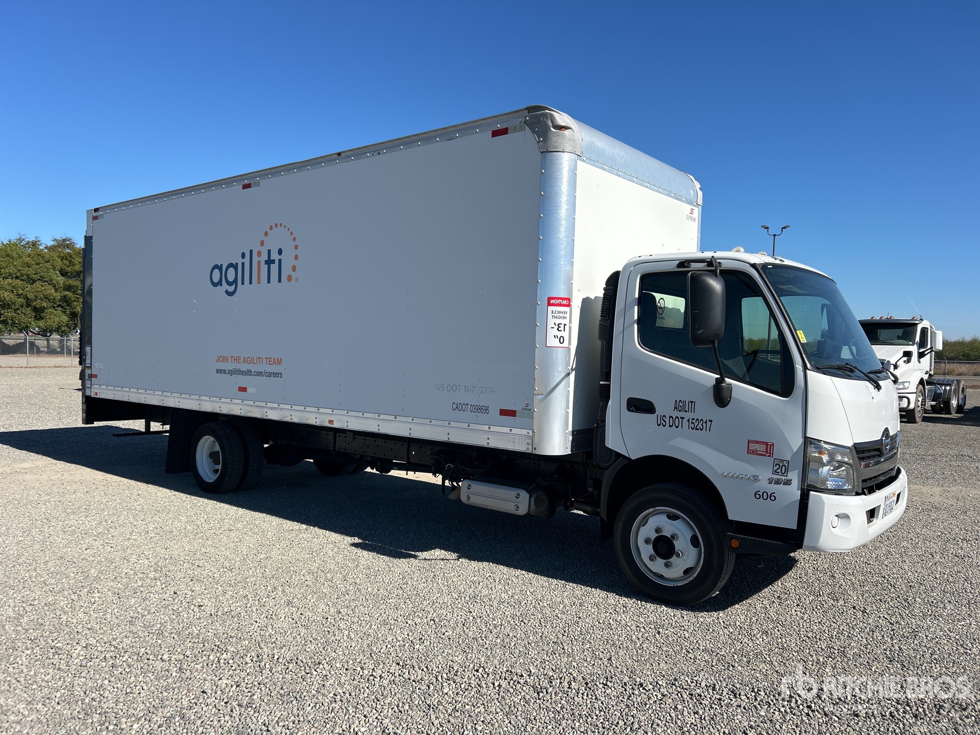 Aspect général with Image, coin avant droit