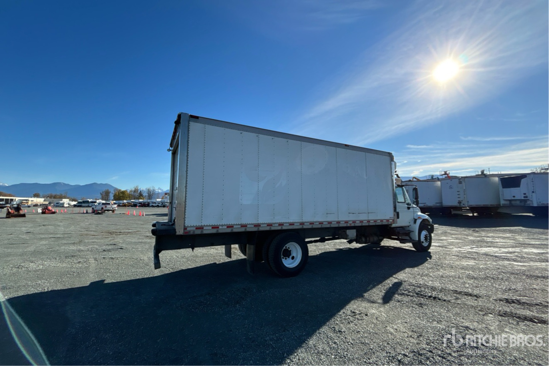 General Appearance with Foto, angolo anteriore sinistro