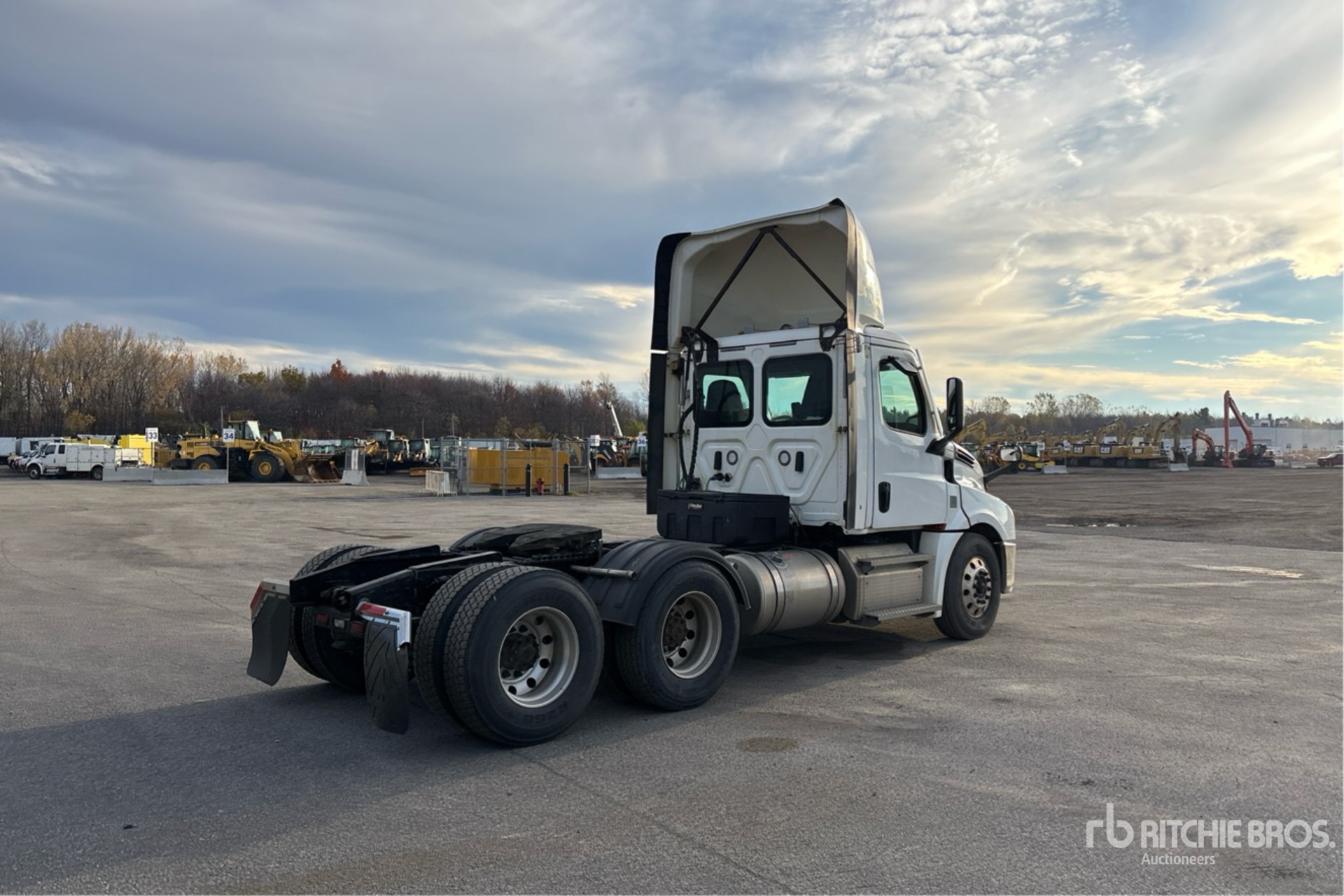 General Appearance with Foto, angolo anteriore sinistro