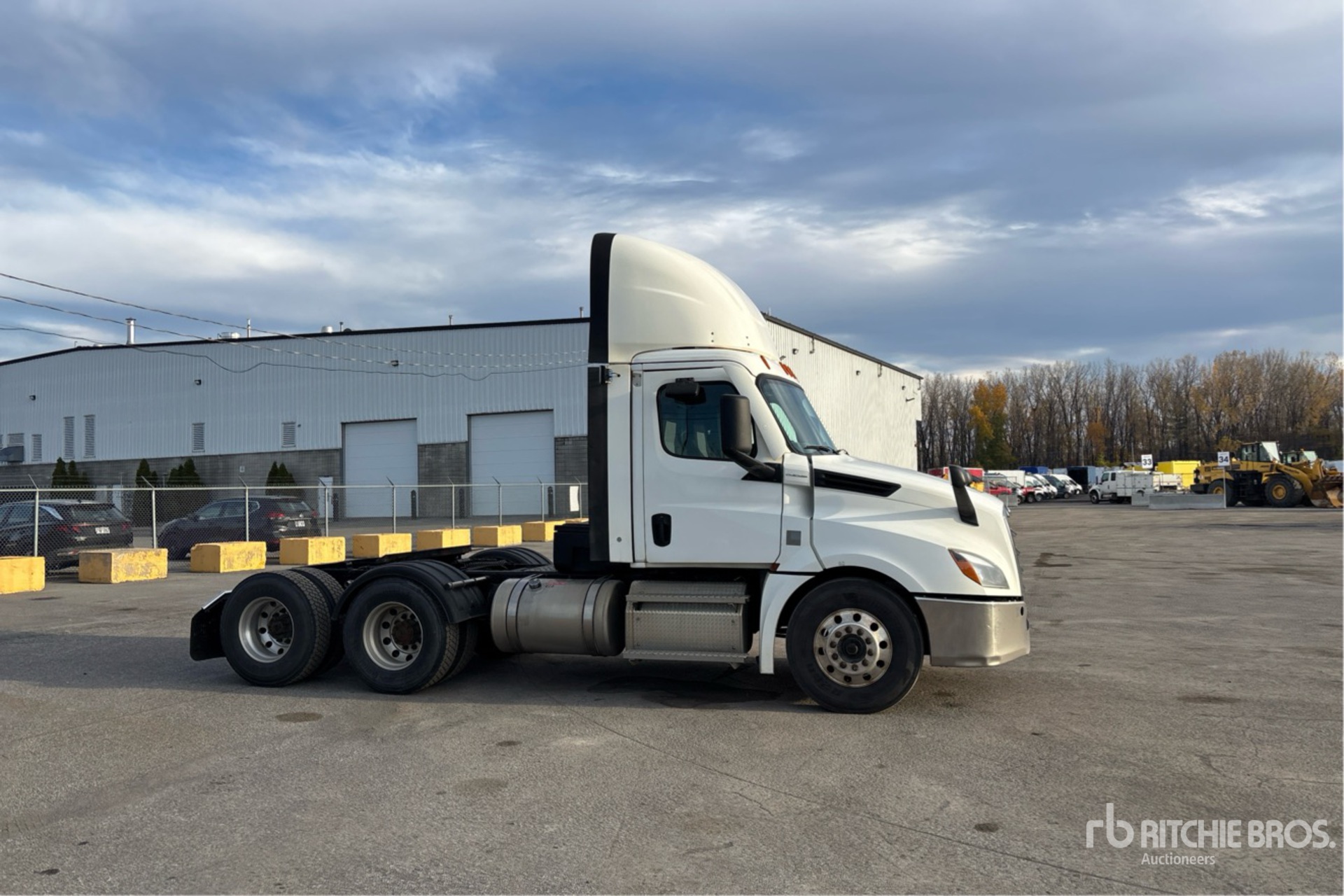 General Appearance with Foto, angolo anteriore destro