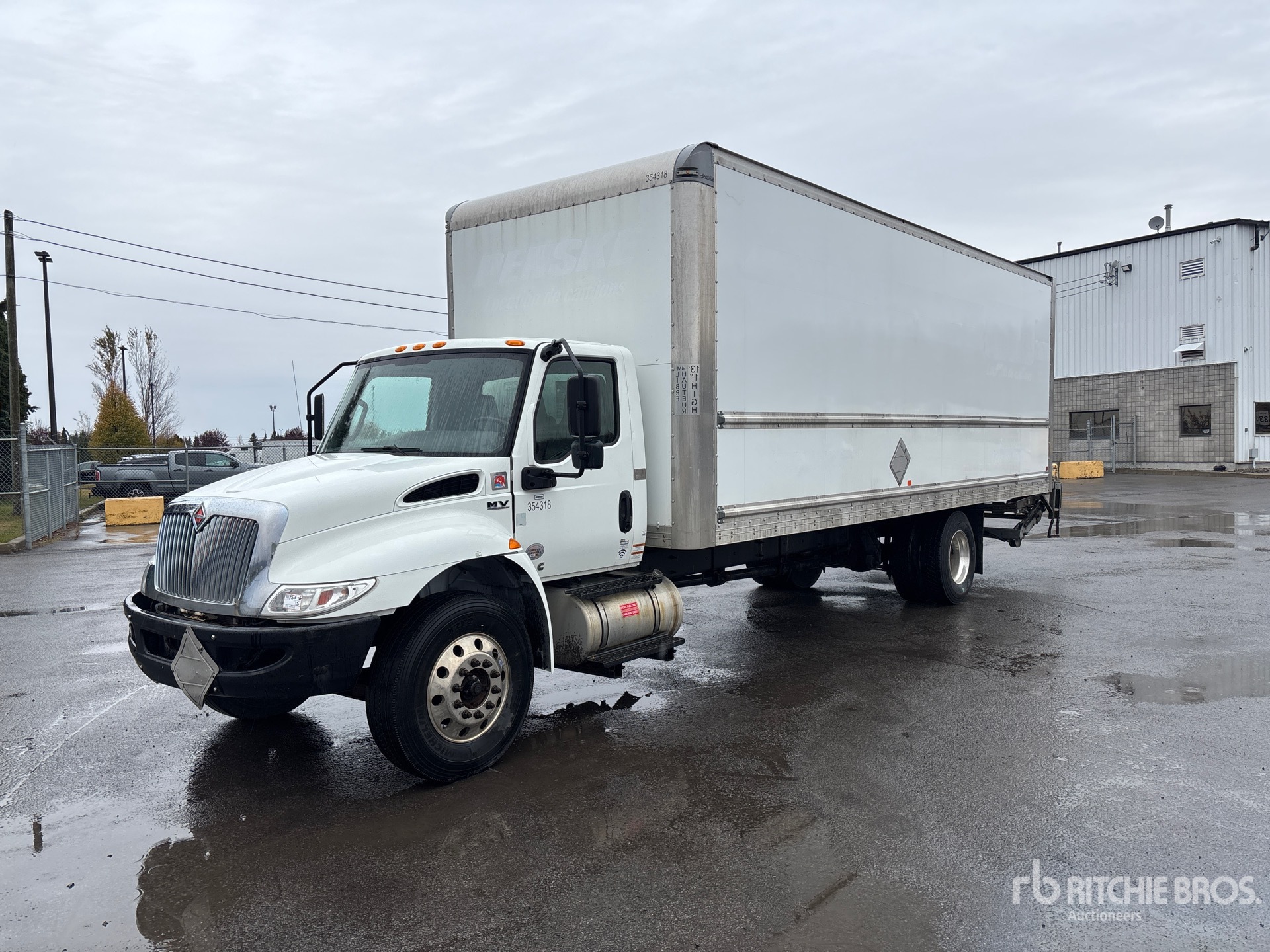 General Appearance with Foto, angolo anteriore sinistro