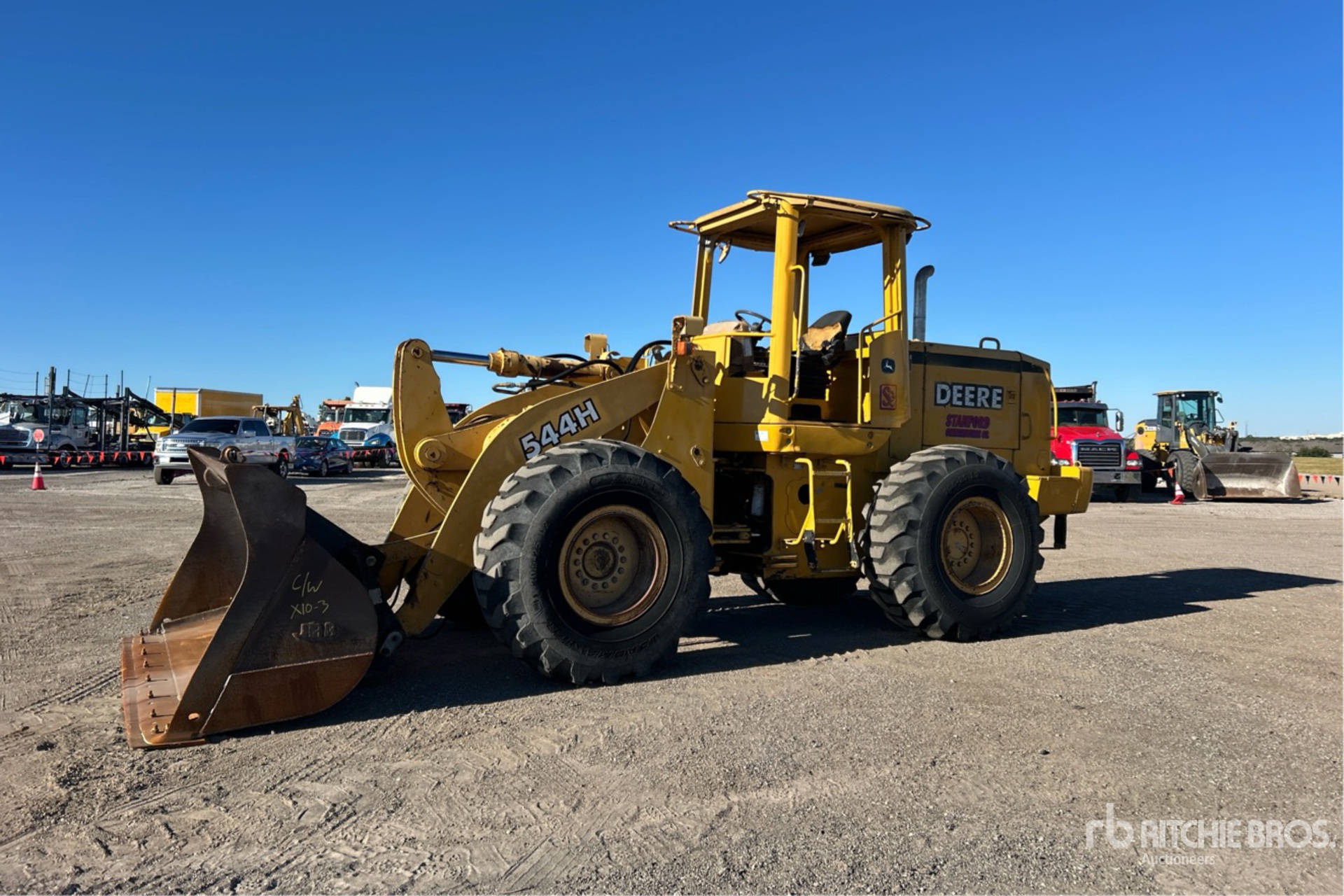 General Appearance with Picture, Left Front Corner