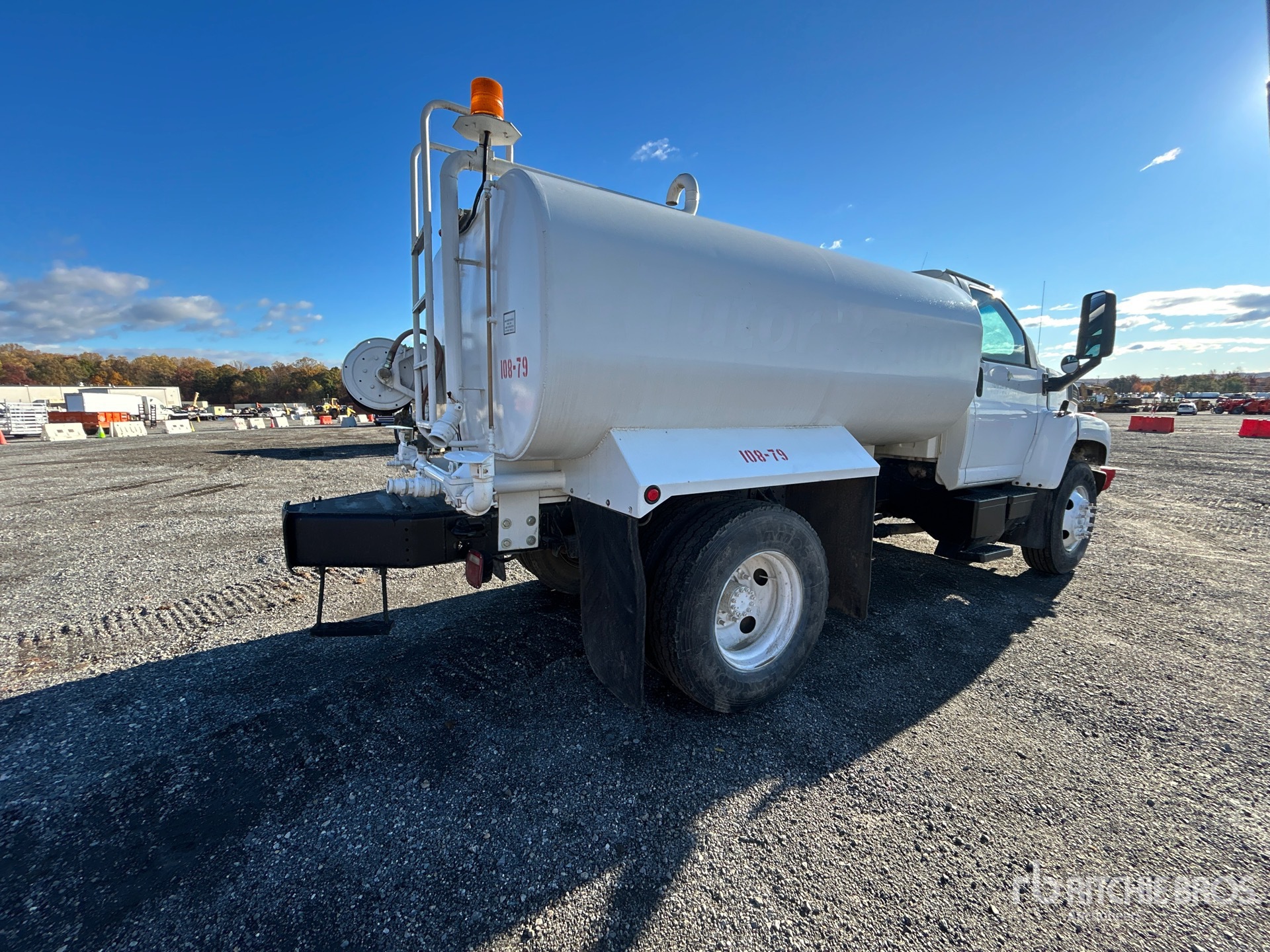 General Appearance with Foto, angolo anteriore sinistro