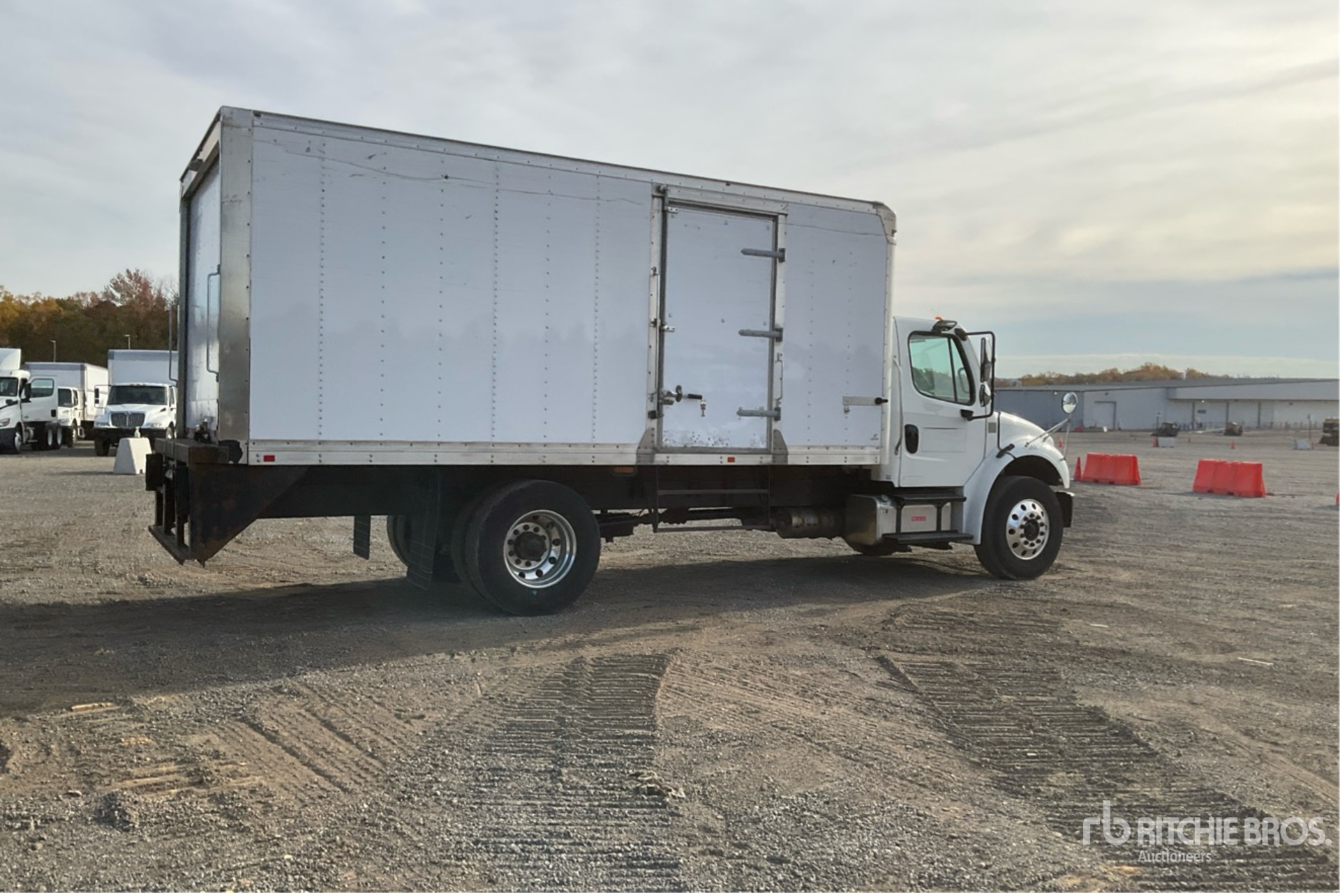 Aspect général with Image, coin arrière droit