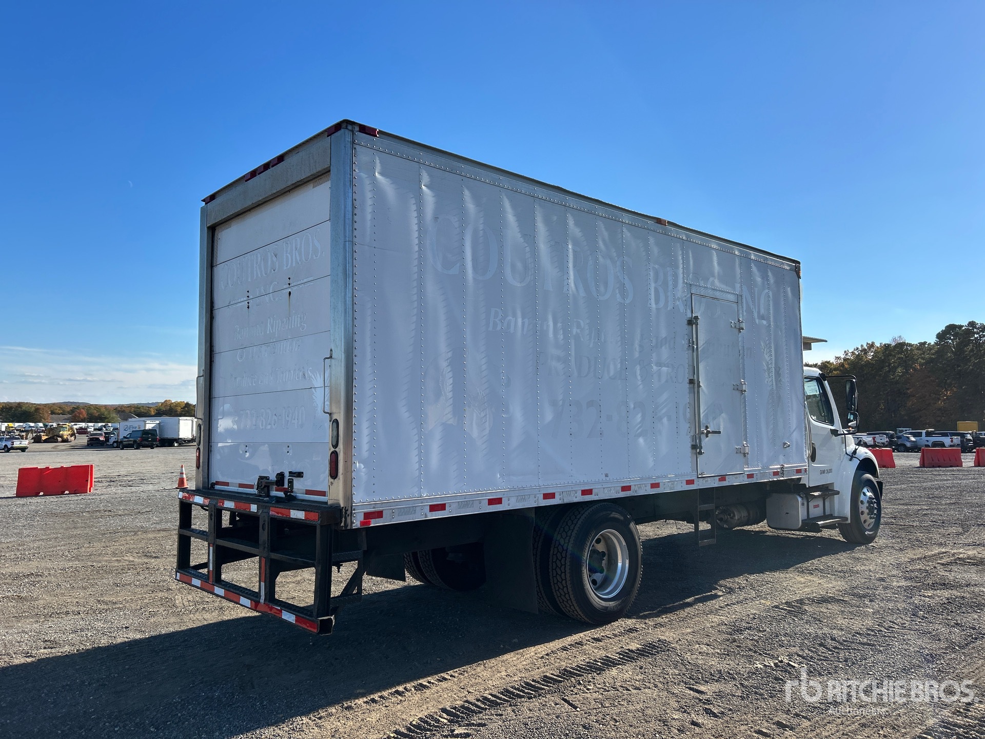 Aspect général with Image, coin arrière droit