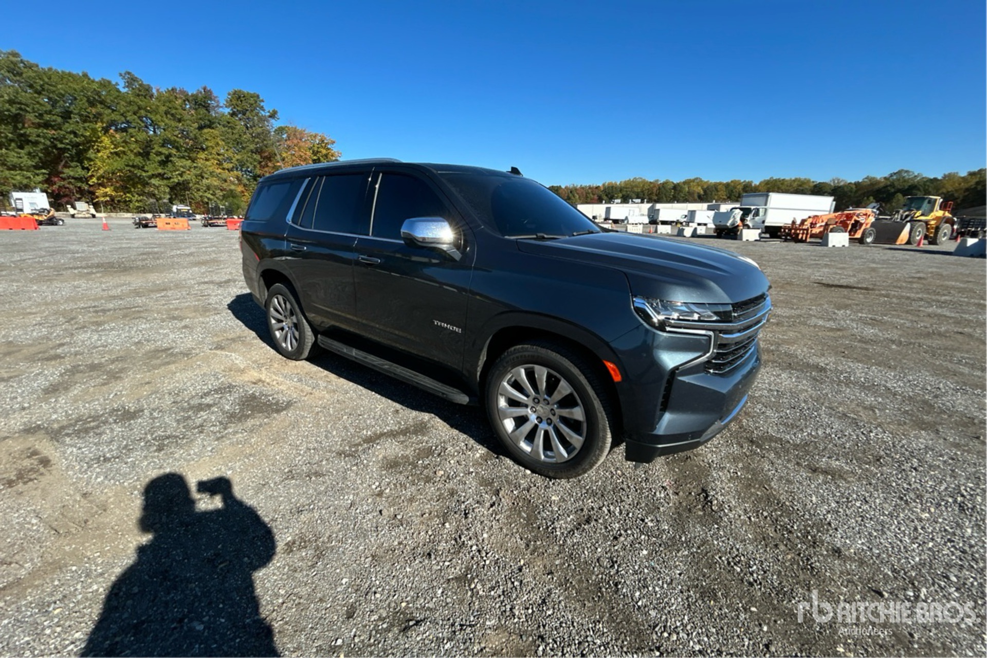 General Appearance with Picture, Right Front Corner