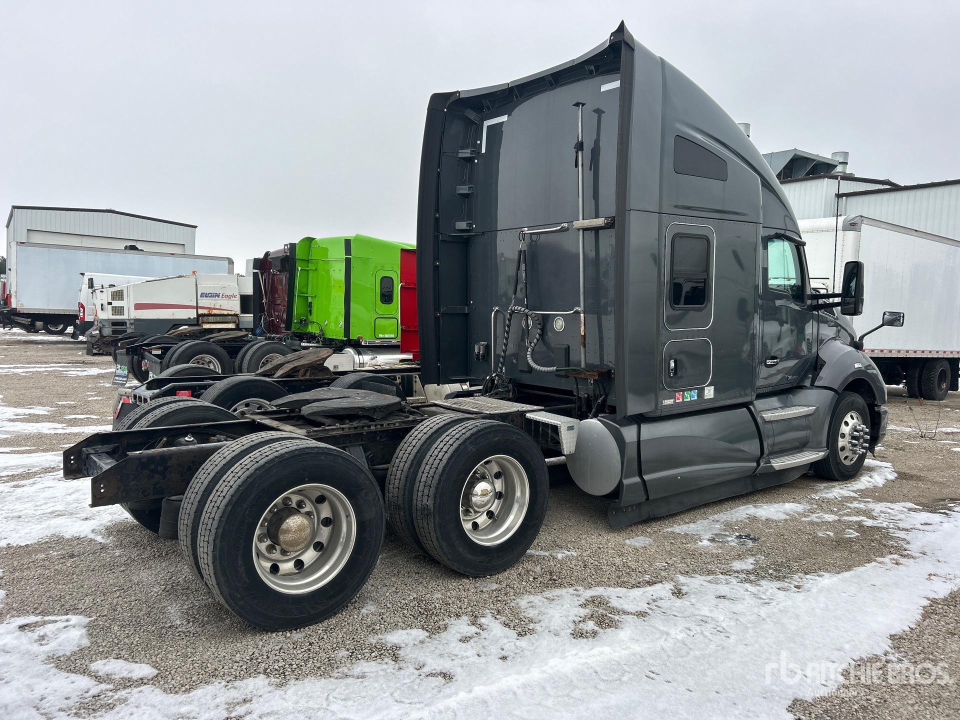 Aspect général with Image, coin arrière droit