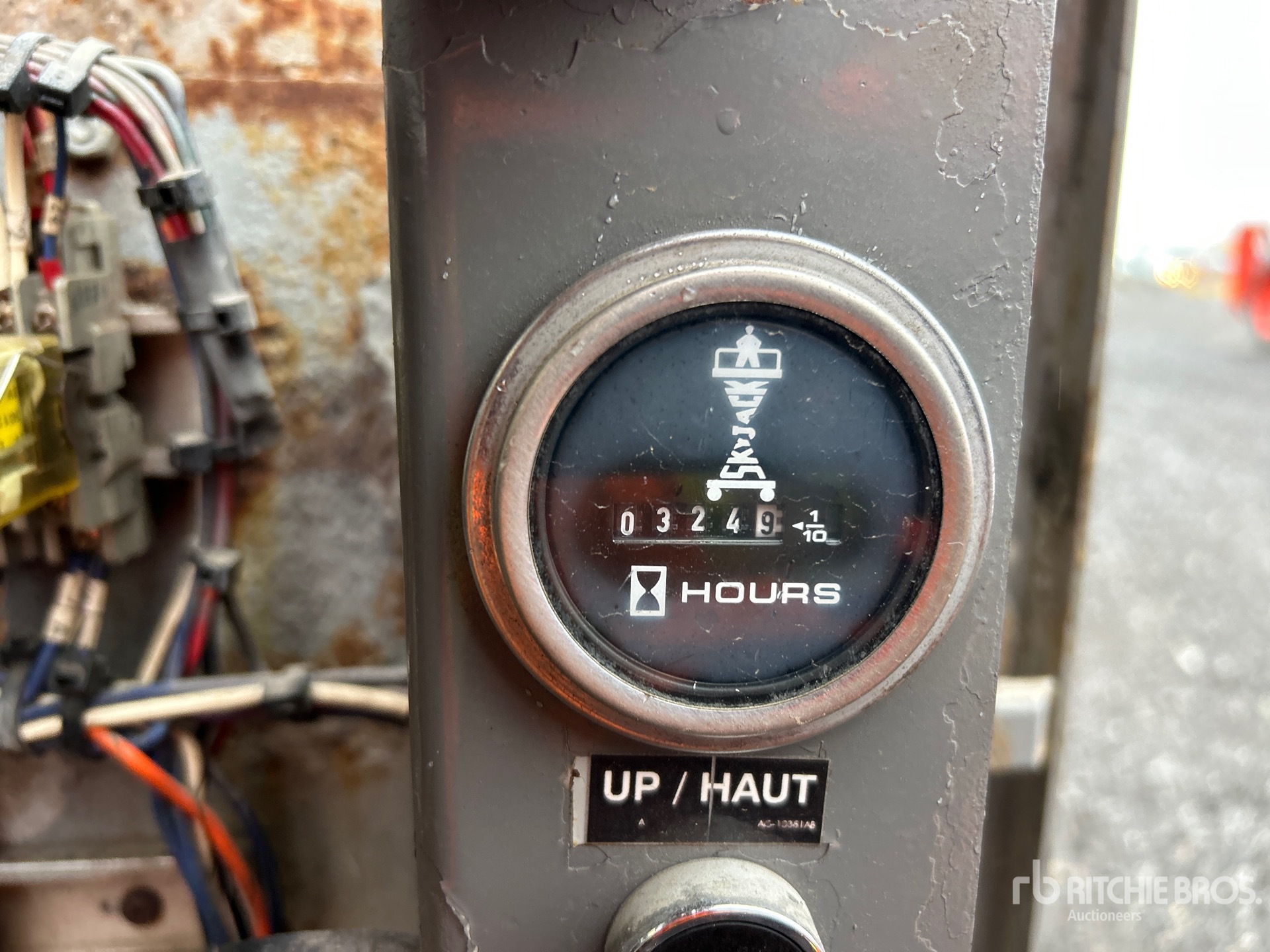 General Appearance with Hour Meter / Odometer