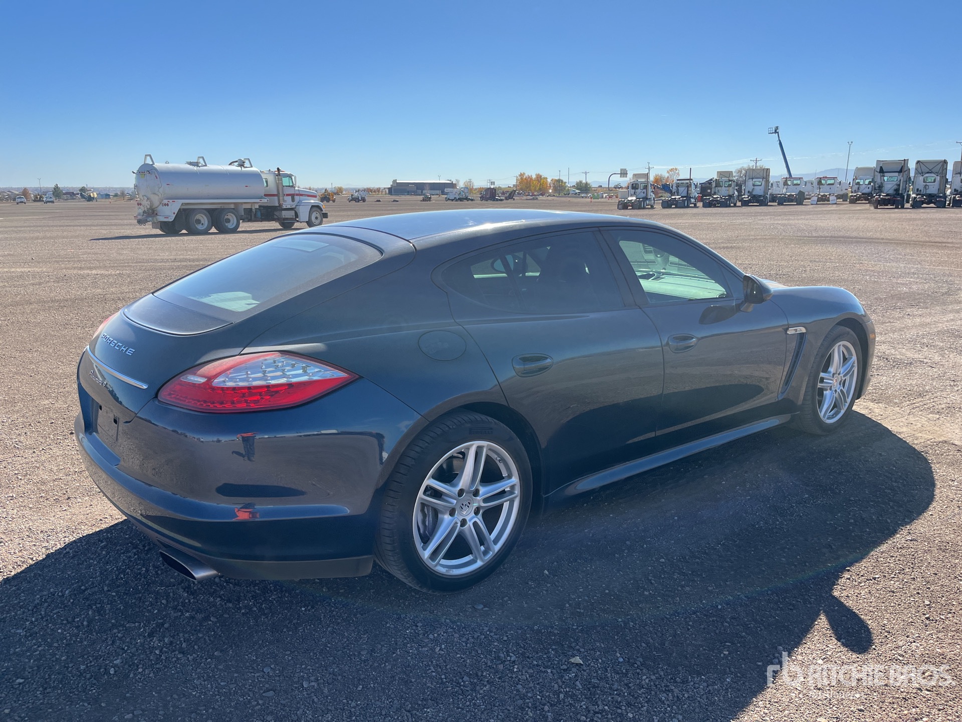 General Appearance with Image, coin arrière droit