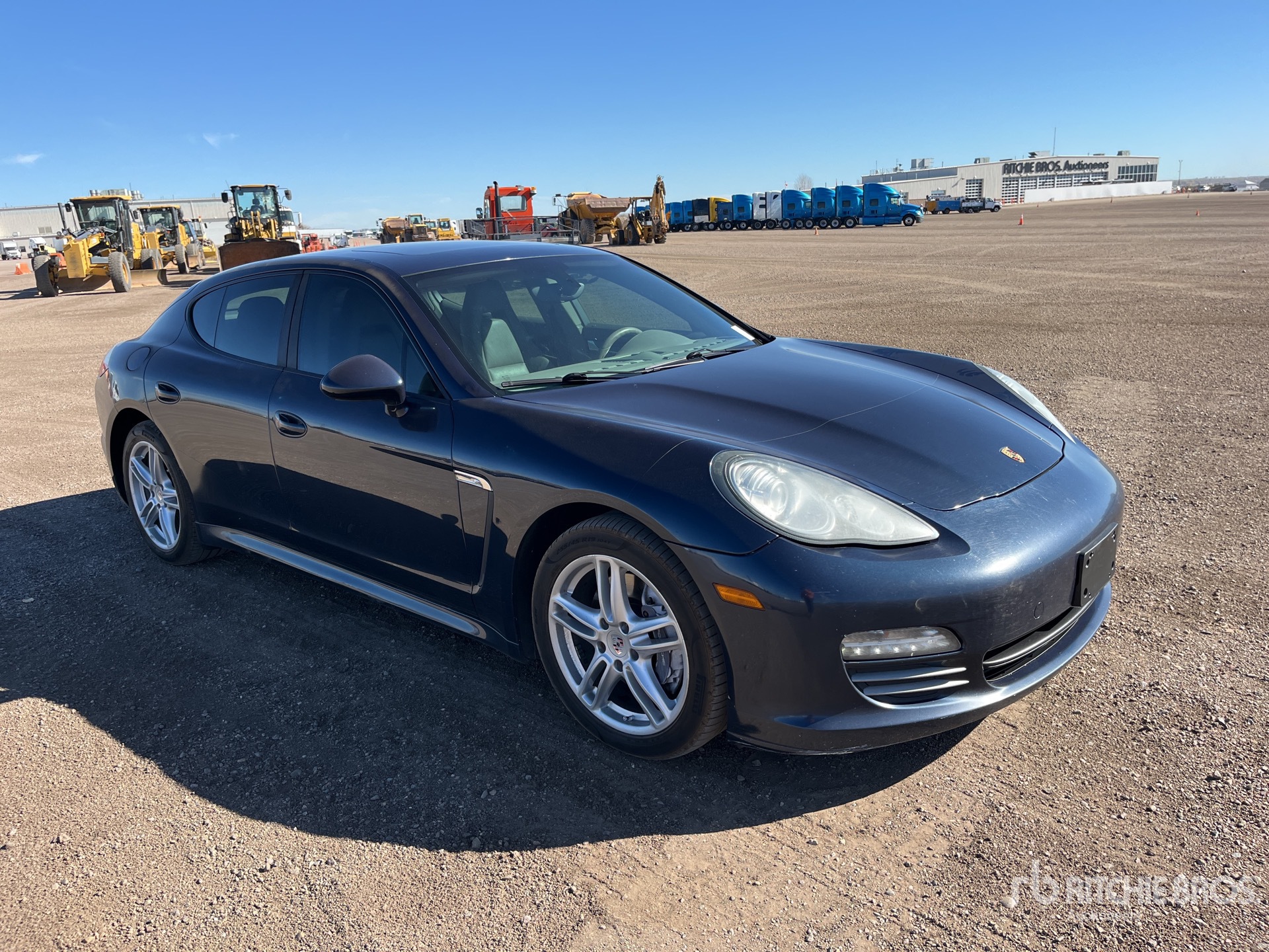 General Appearance with Image, coin avant droit