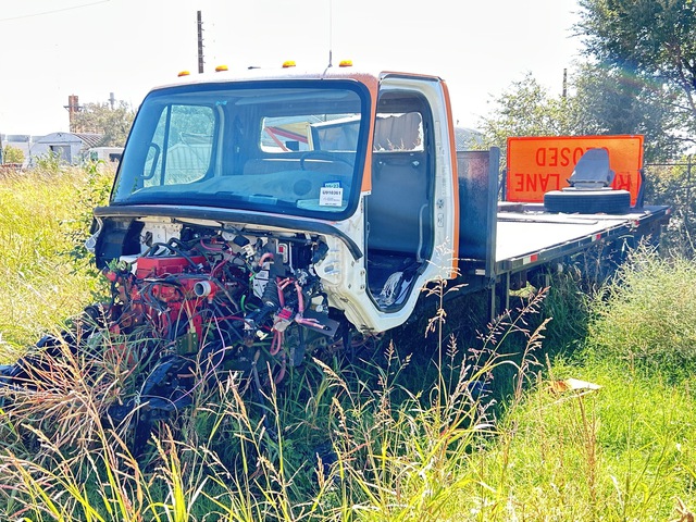 2012 Freightliner M2 106 4x2 Flatbed Truck (Inoperable) 2012 Freightliner M2 106 4x2 Flatbed Truck (Inoperable)