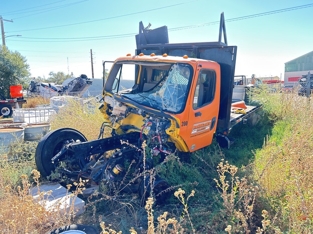 2013 Freightliner M2 106 4x2 Flatbed Truck (Inoperable) 2013 Freightliner M2 106 4x2 Flatbed Truck (Inoperable)