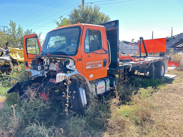2014 Freightliner M2 106 4x2 Flatbed Truck (Inoperable) 2014 Freightliner M2 106 4x2 Flatbed Truck (Inoperable)