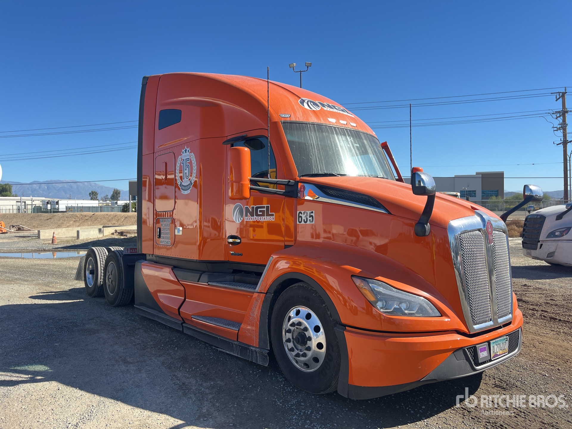 General Appearance with Picture, Right Front Corner