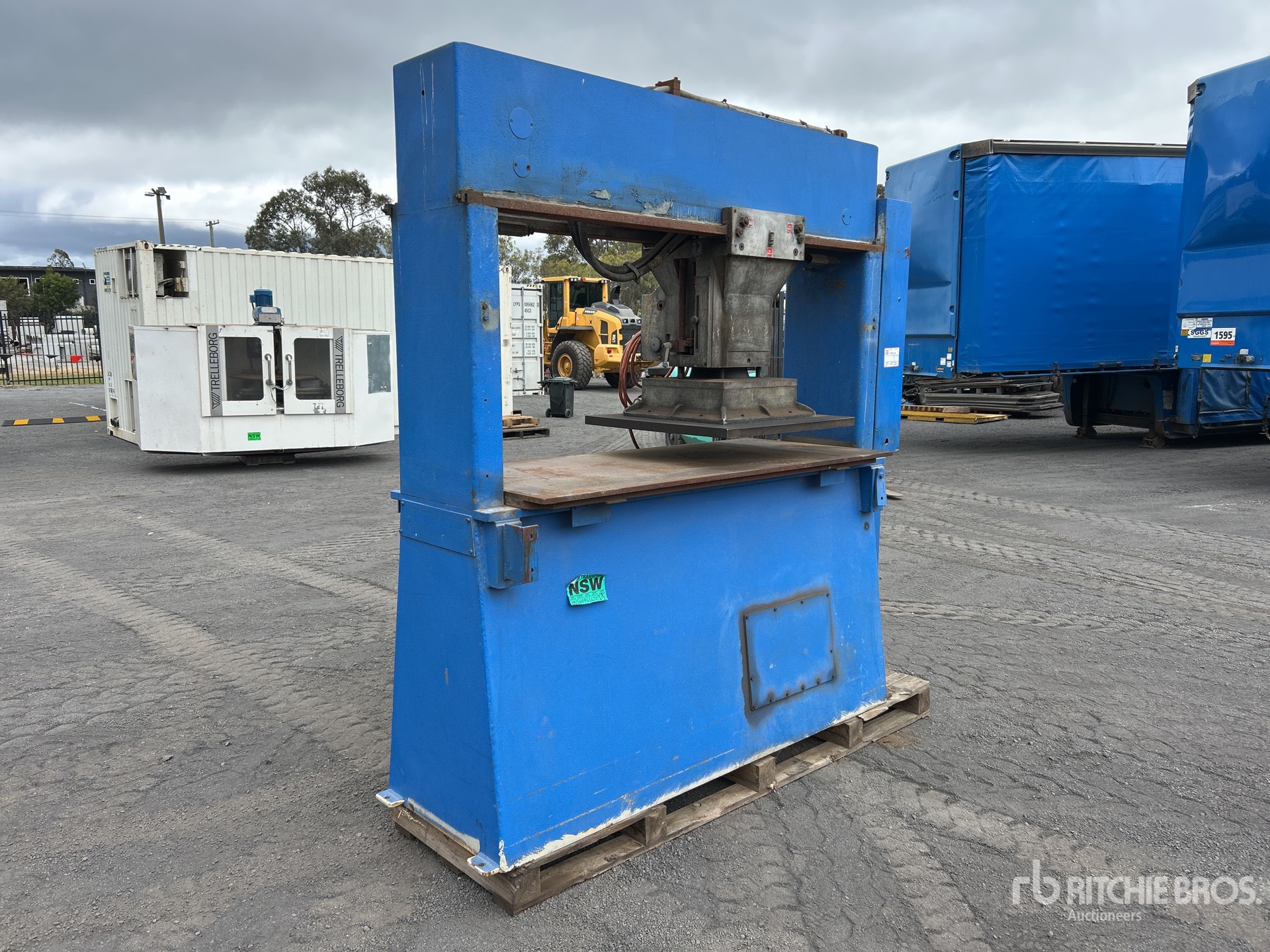 Aspect général with Image, coin arrière gauche