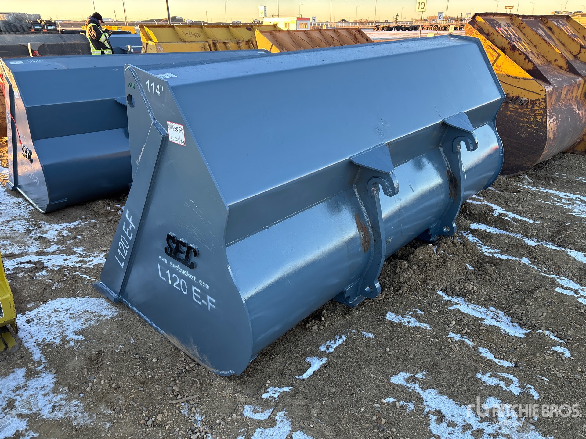 General Appearance with Bild, Ecke hinten links