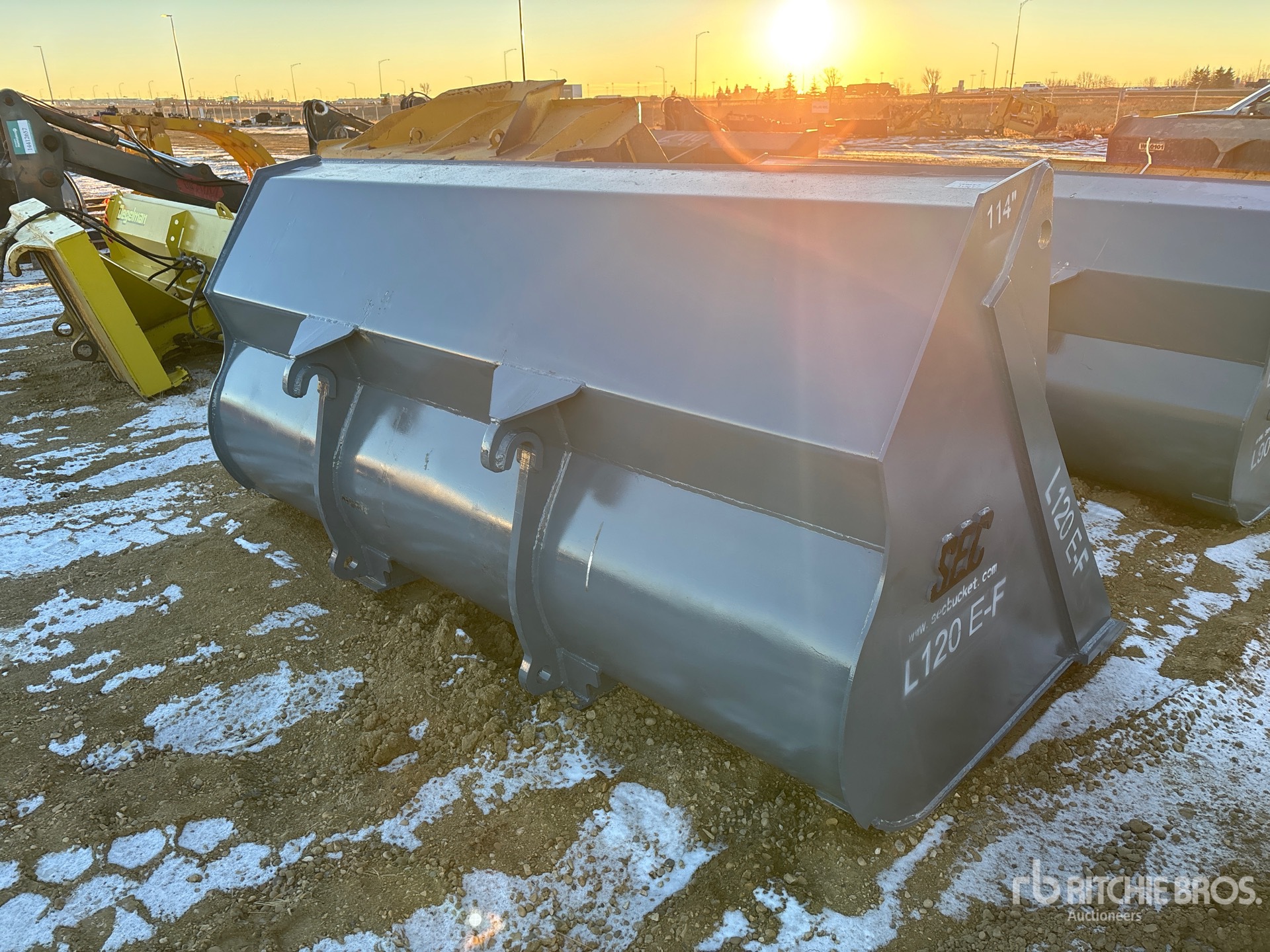 General Appearance with Bild, Ecke hinten rechts