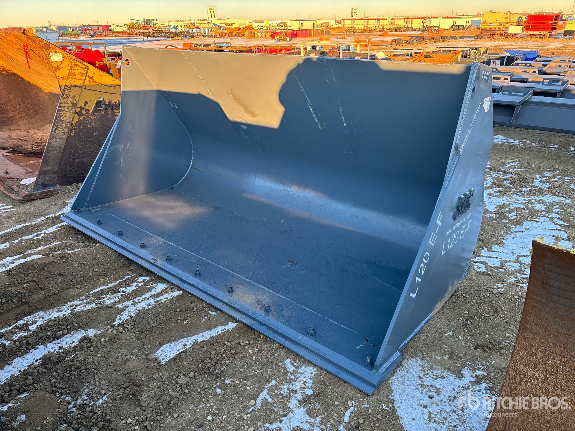 General Appearance with Bild, Ecke vorne links