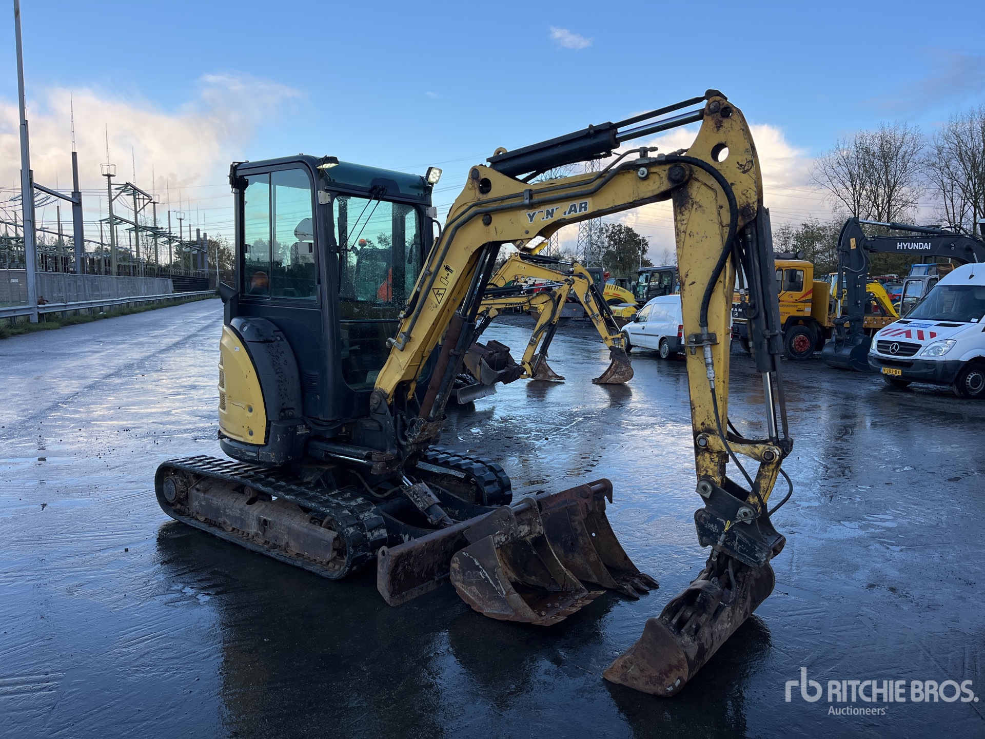 General Appearance with Bild, Ecke vorne rechts