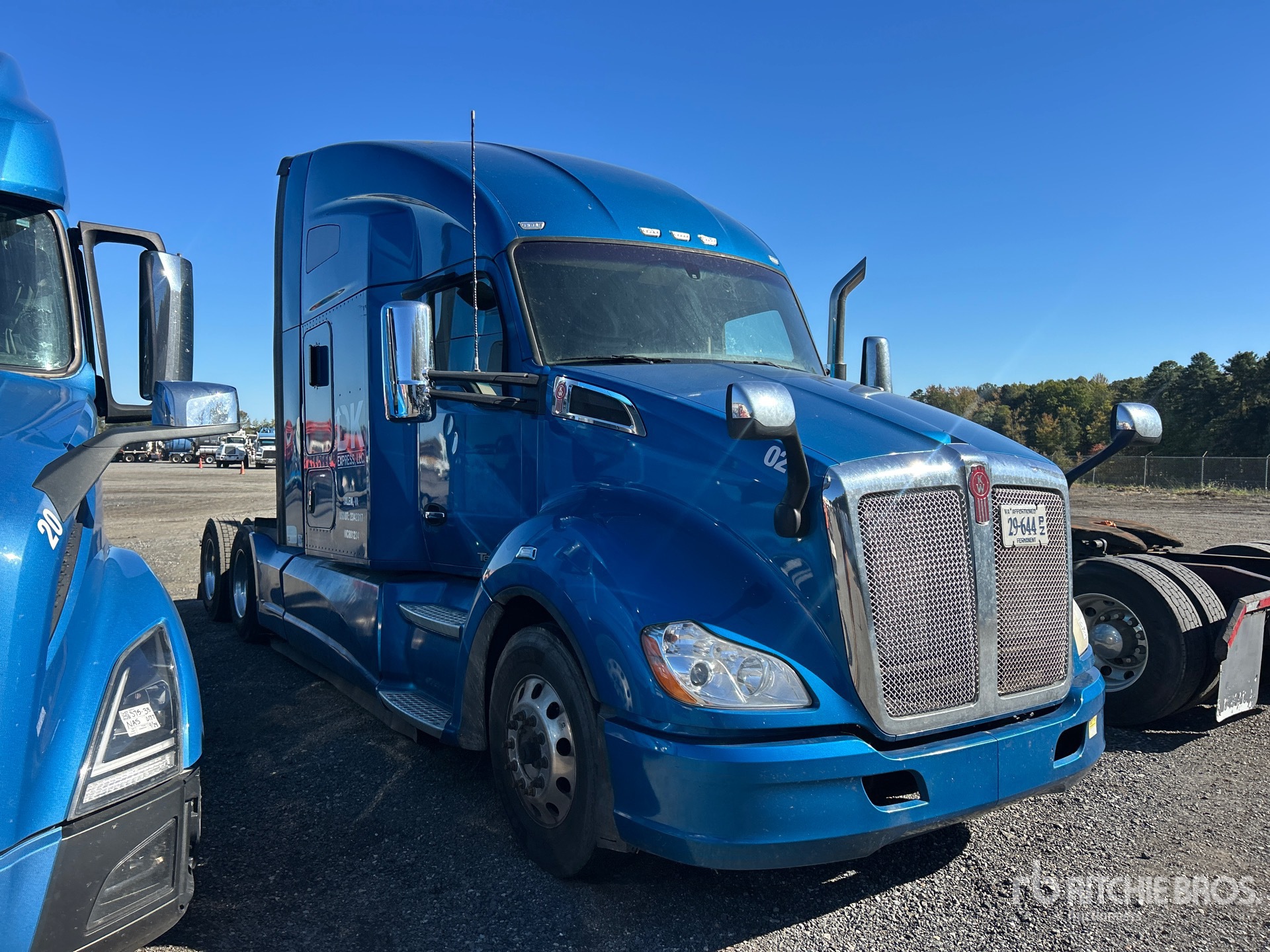 General Appearance with Picture, Right Front Corner