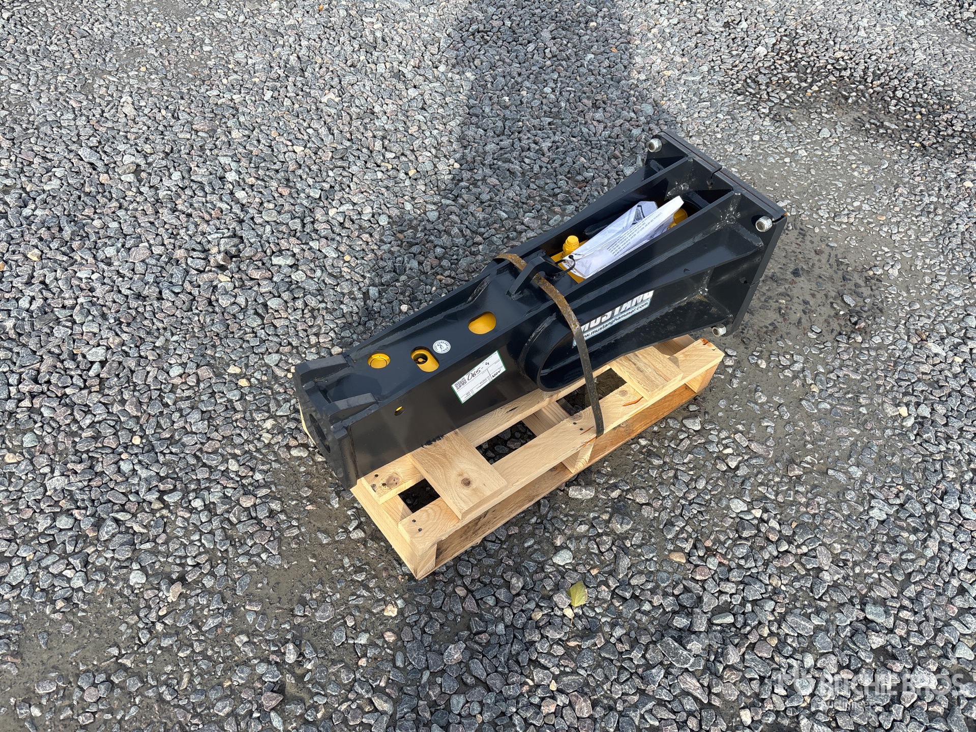 General Appearance with Picture, Right Rear Corner