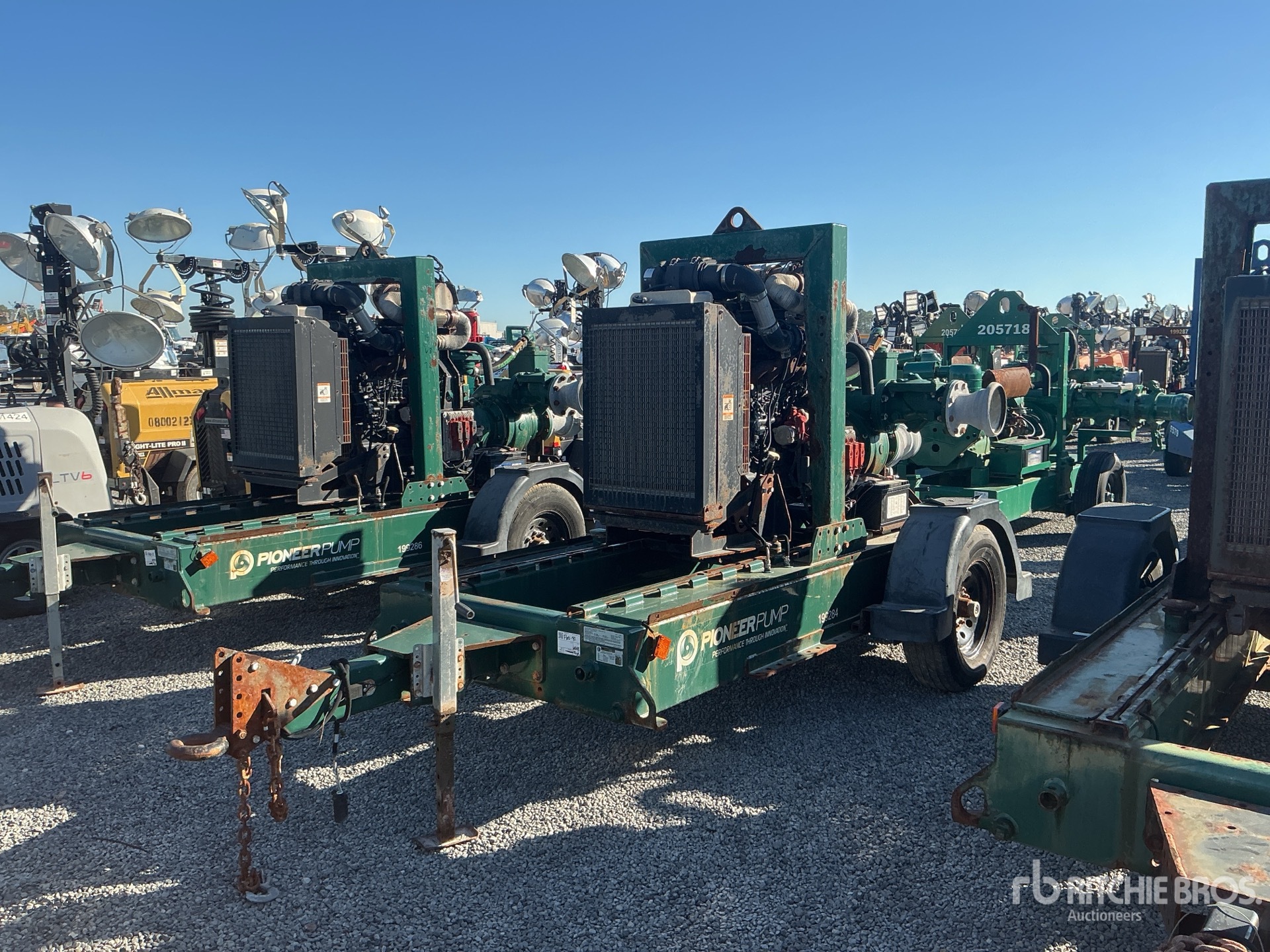 General Appearance with Foto, angolo anteriore sinistro