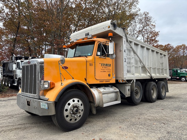 2005 Peterbilt 357 8x4 Tri/A Dump Truck 2005 Peterbilt 357 8x4 Tri/A Dump Truck