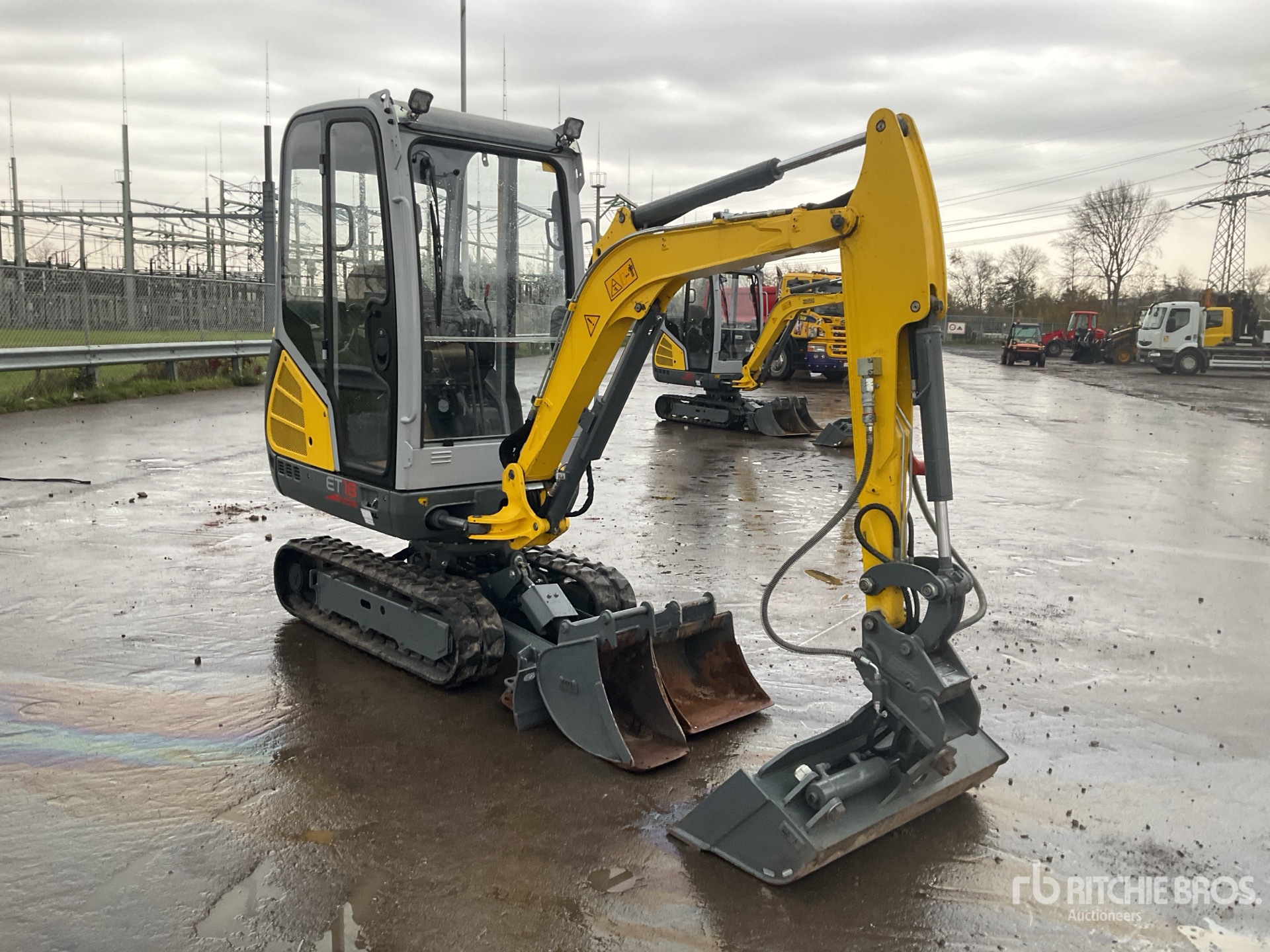 General Appearance with Picture, Right Front Corner