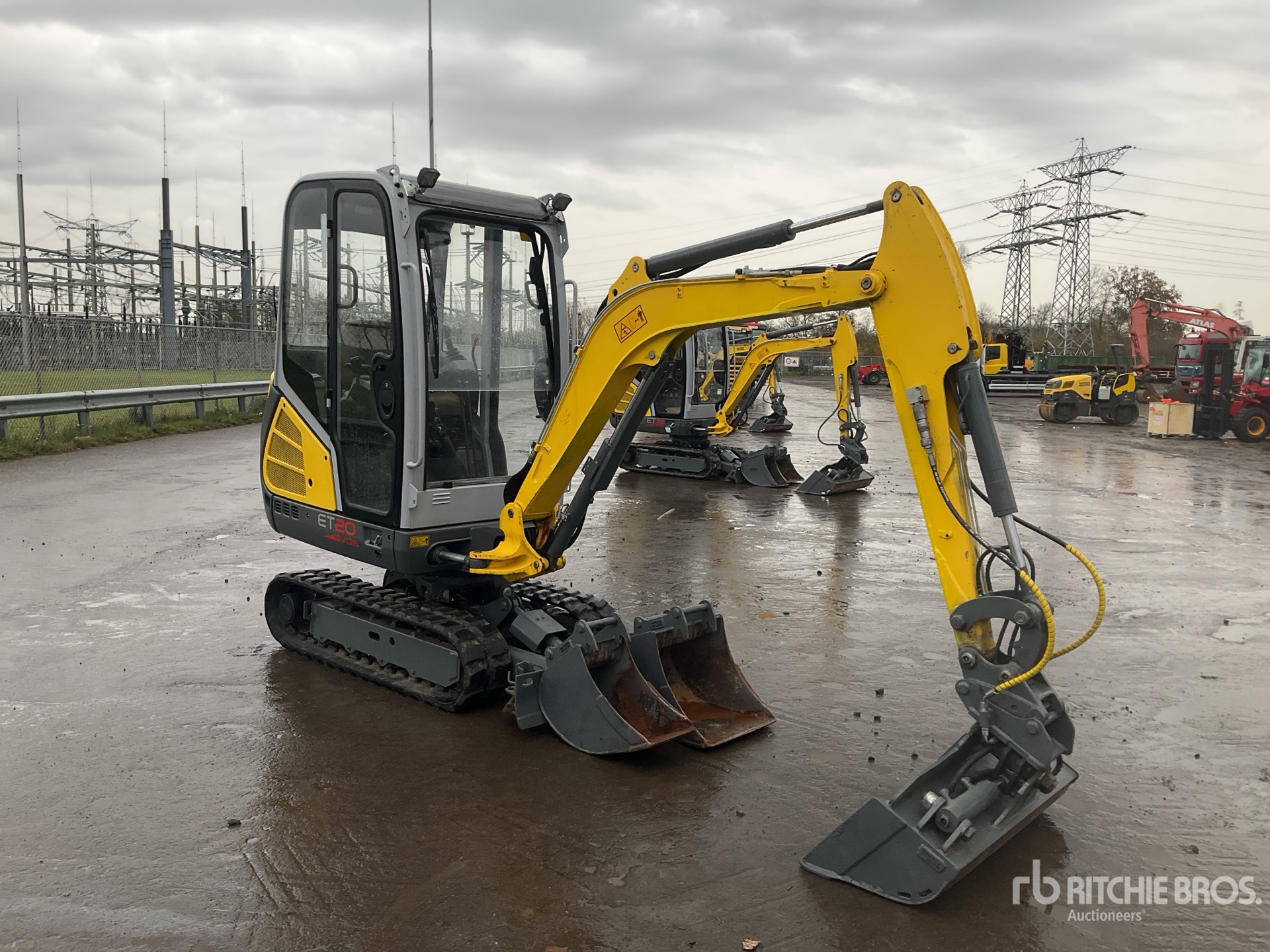 General Appearance with Picture, Right Front Corner