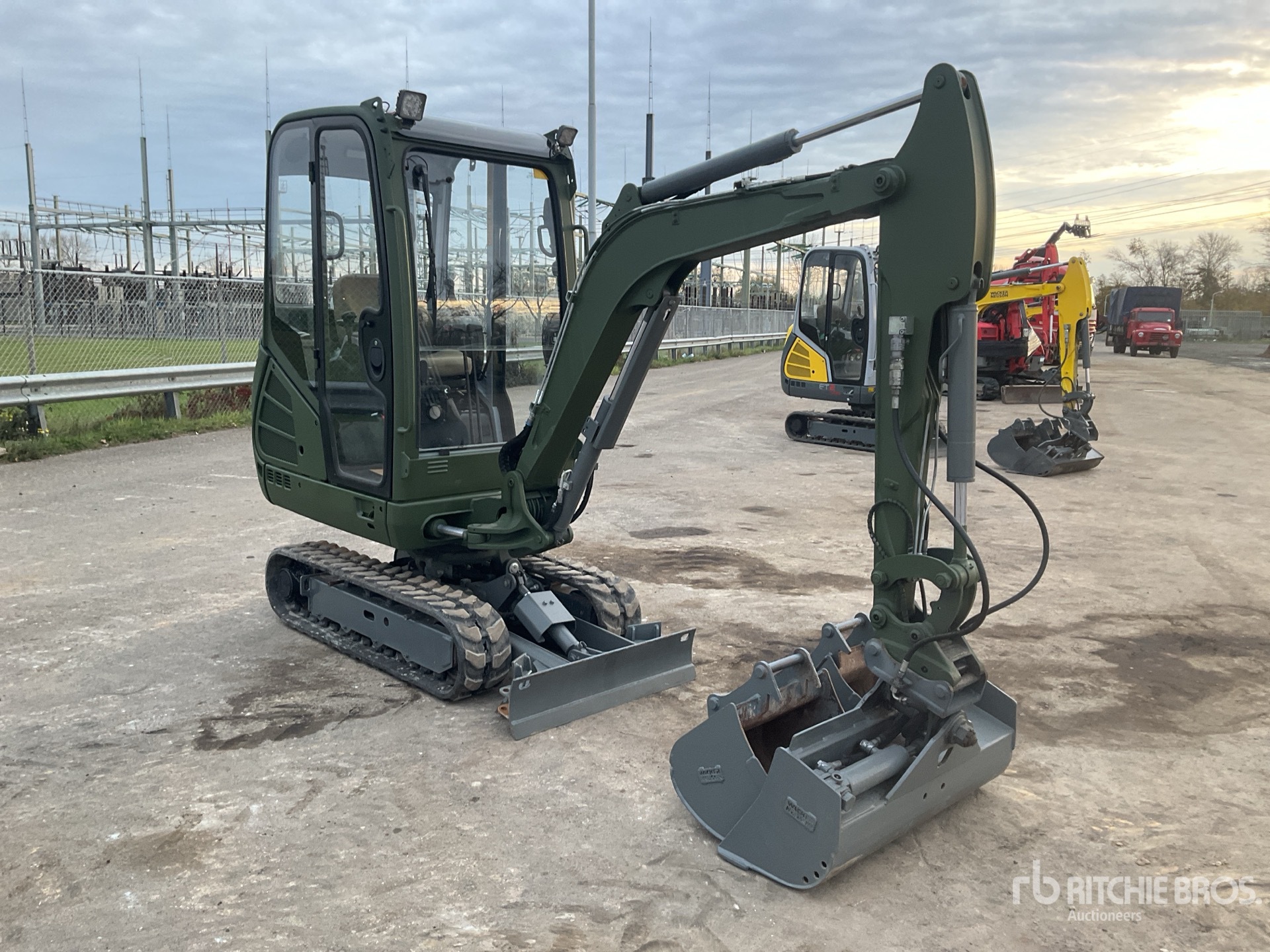 General Appearance with Picture, Right Front Corner