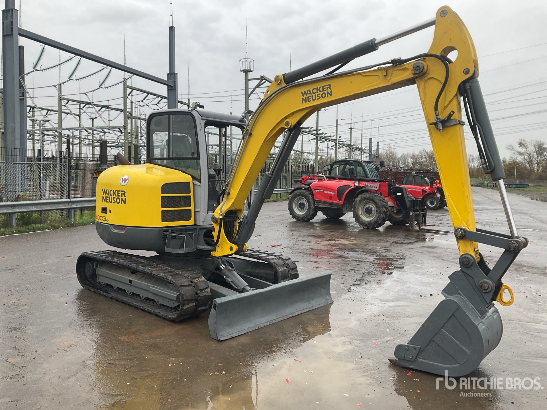 General Appearance with Picture, Right Front Corner