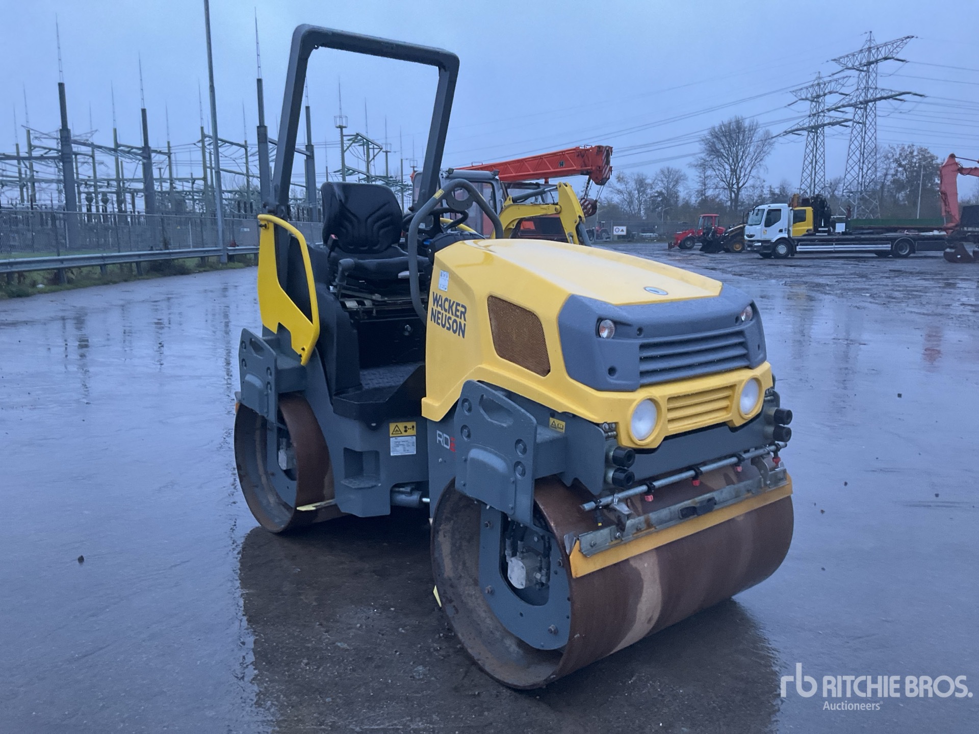 General Appearance with Picture, Right Front Corner