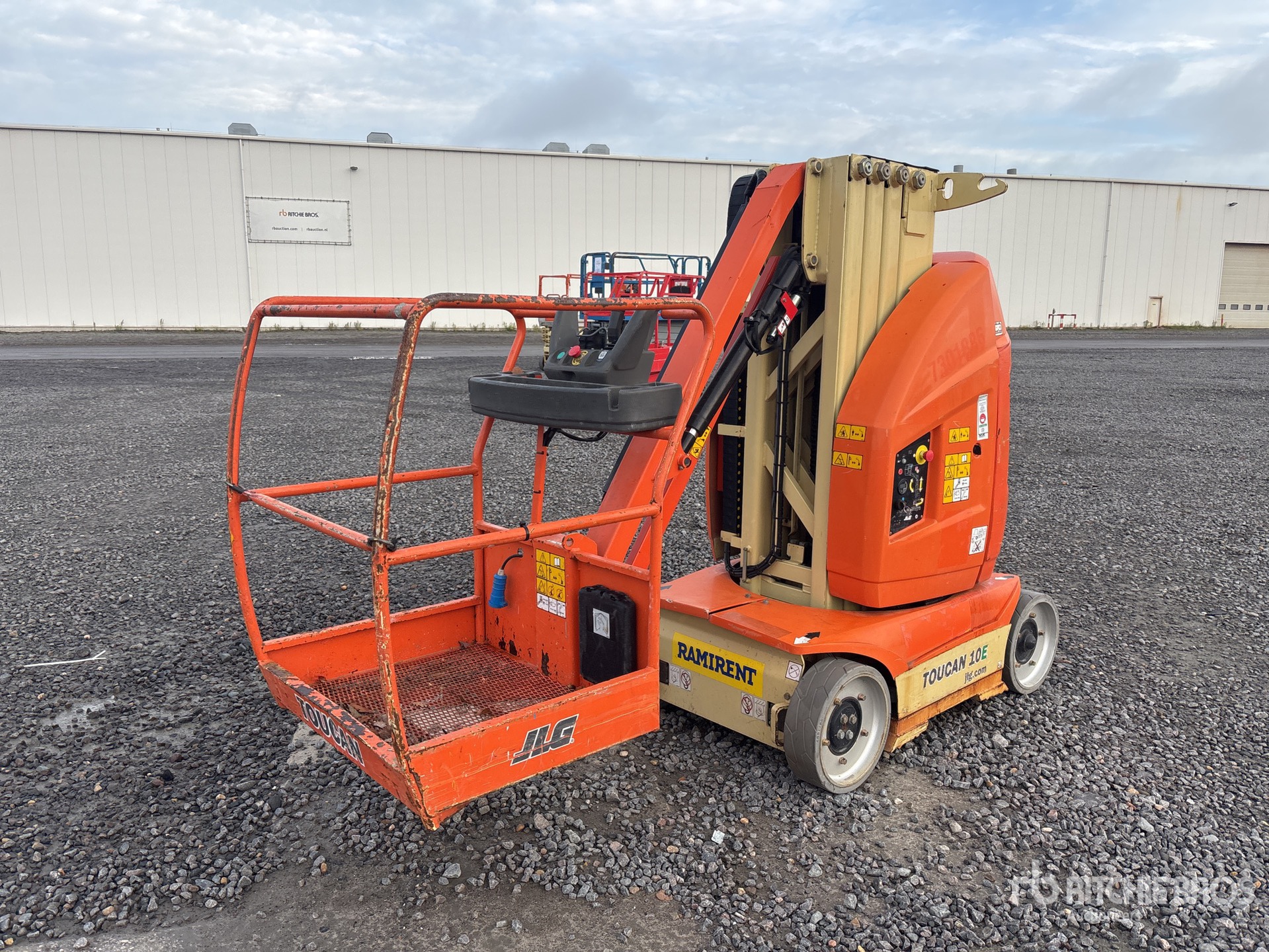 General Appearance with Picture, Right Rear Corner