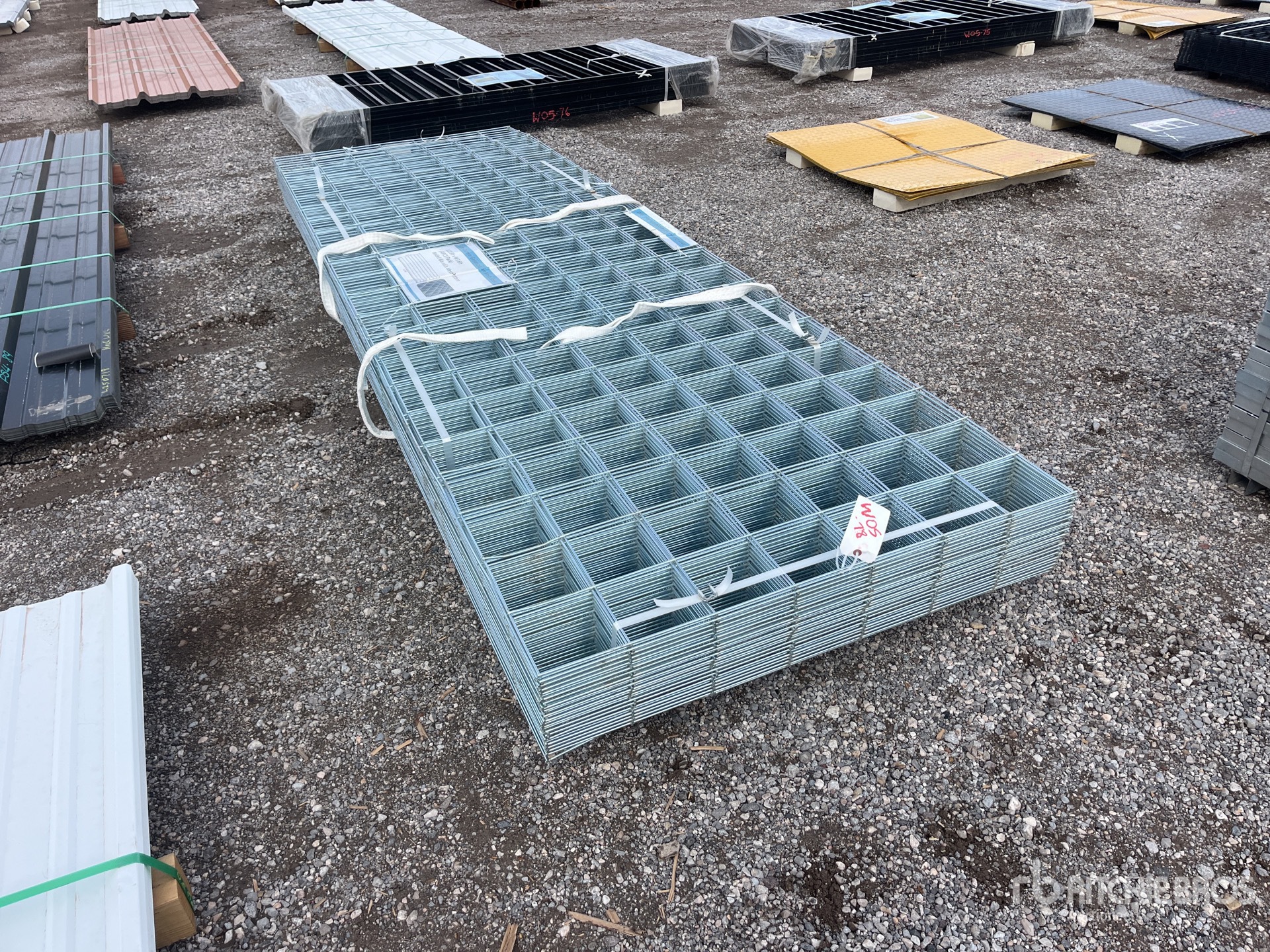 General Appearance with Bild, Ecke vorne rechts