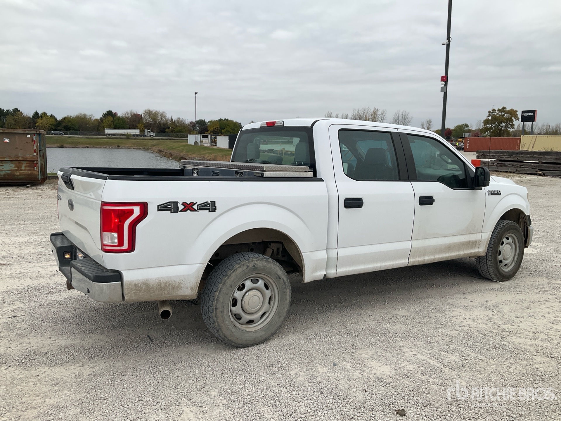 Aspect général with Image, coin arrière droit