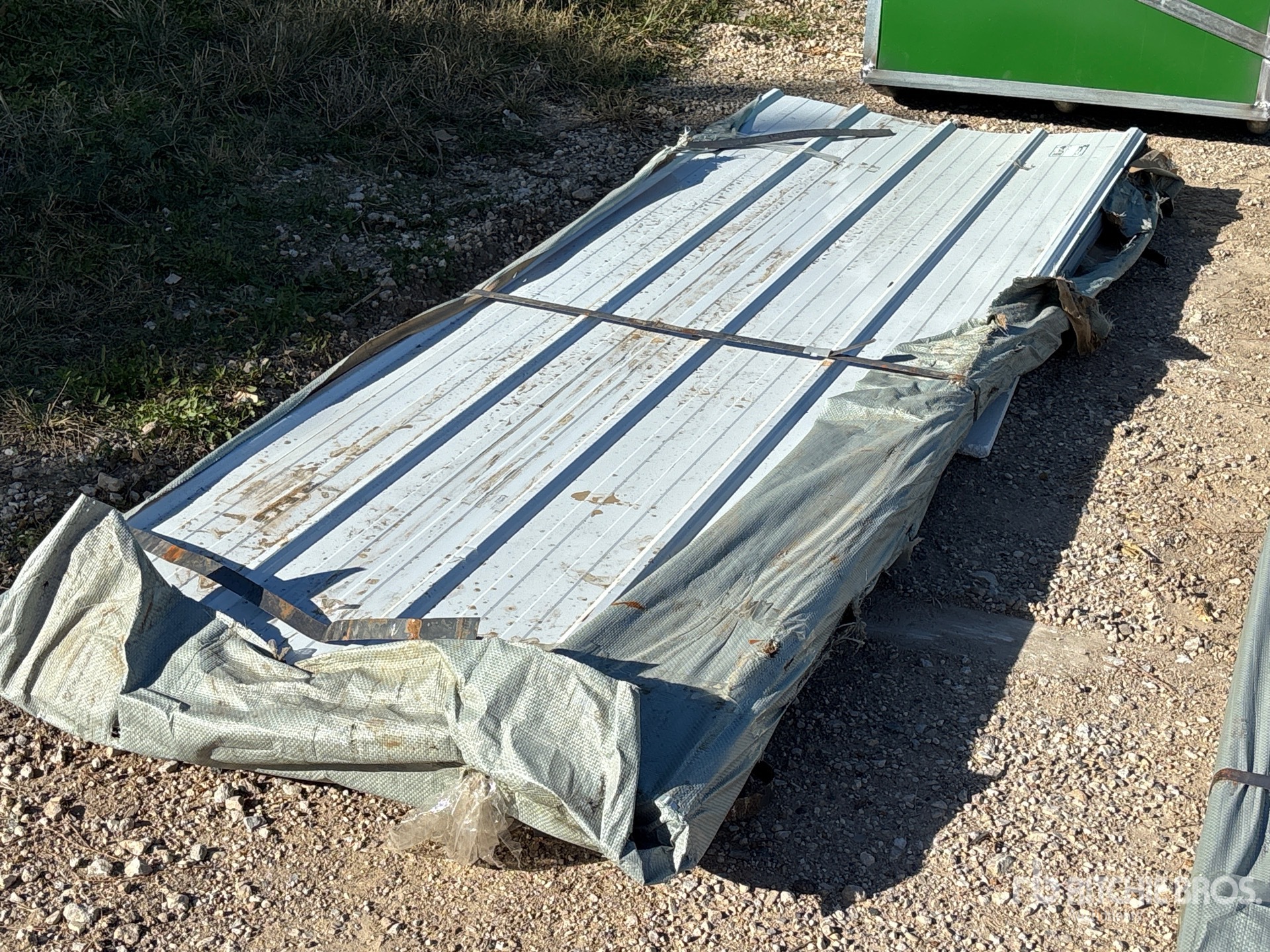 General Appearance with Bild, Ecke vorne rechts