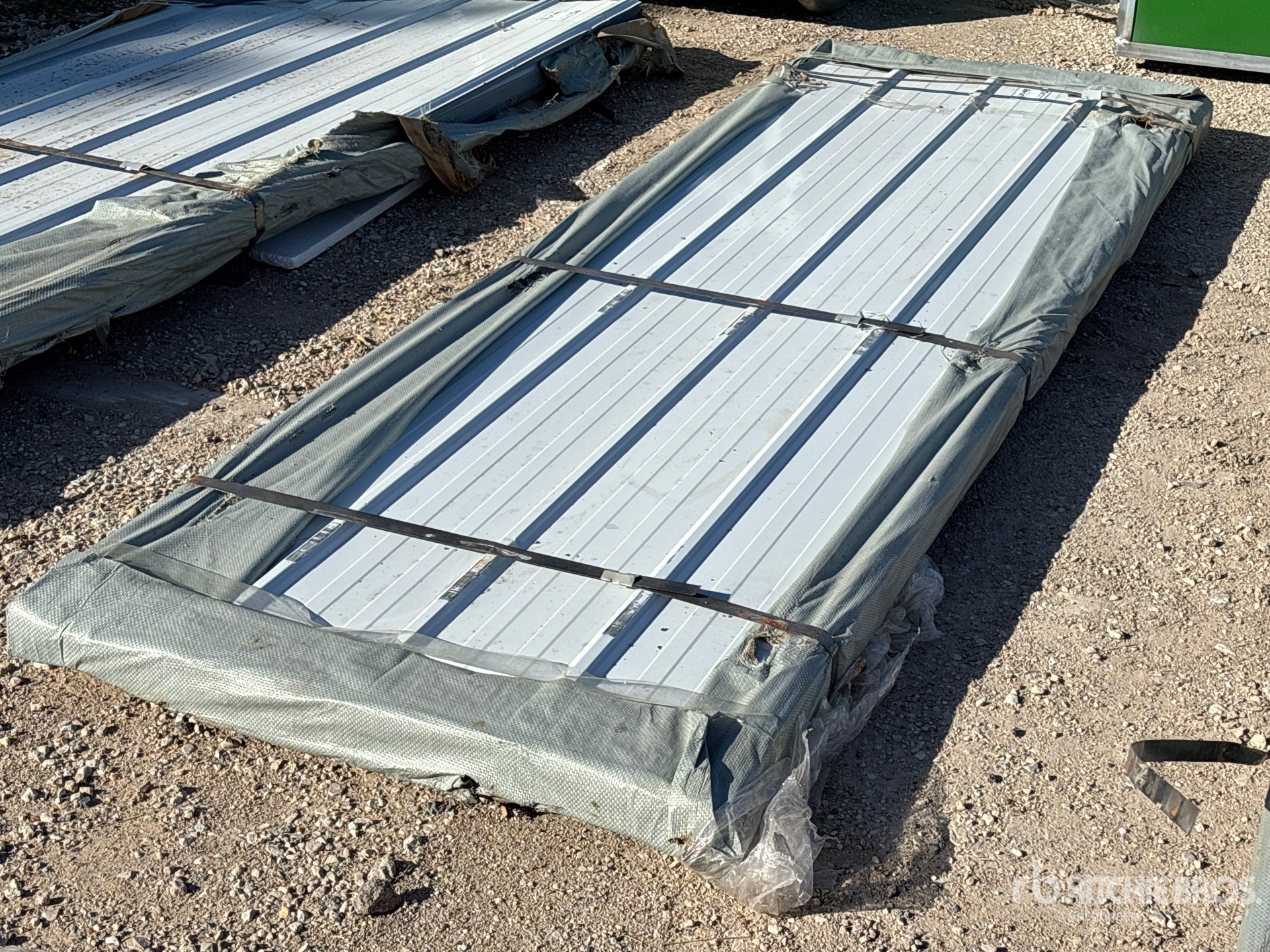 General Appearance with Bild, Ecke vorne rechts