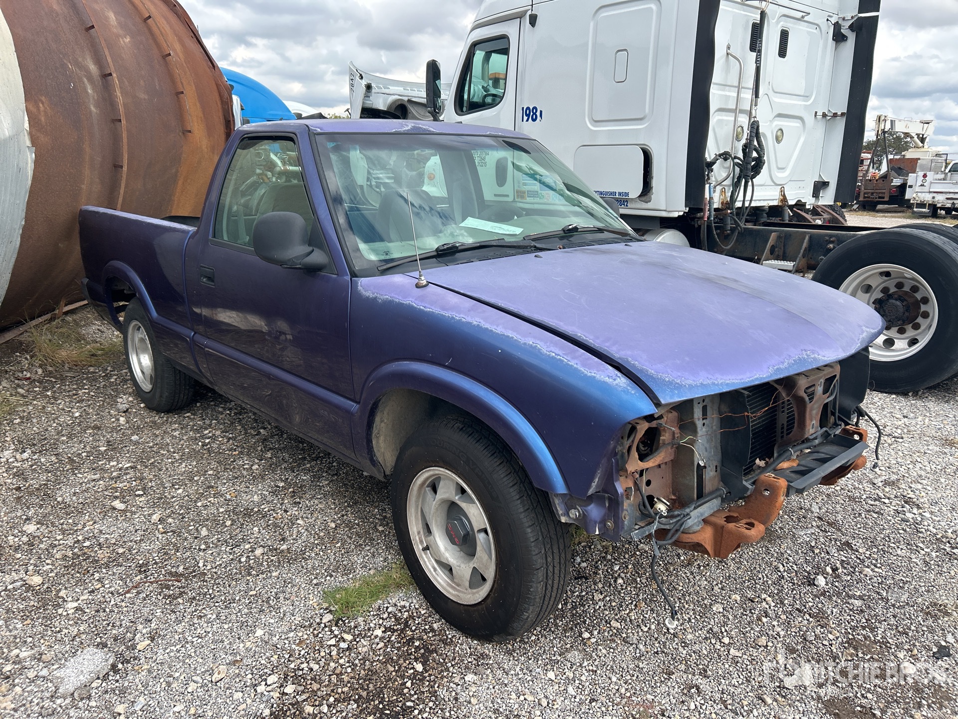 General Appearance with Picture, Right Front Corner